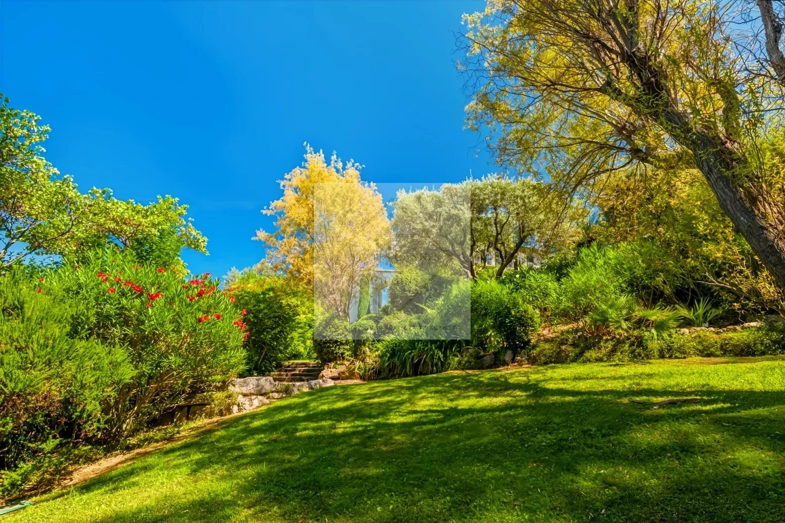 Superbe villa neuve de style provençal – Vue panoramique & intimité absolue — photo 22