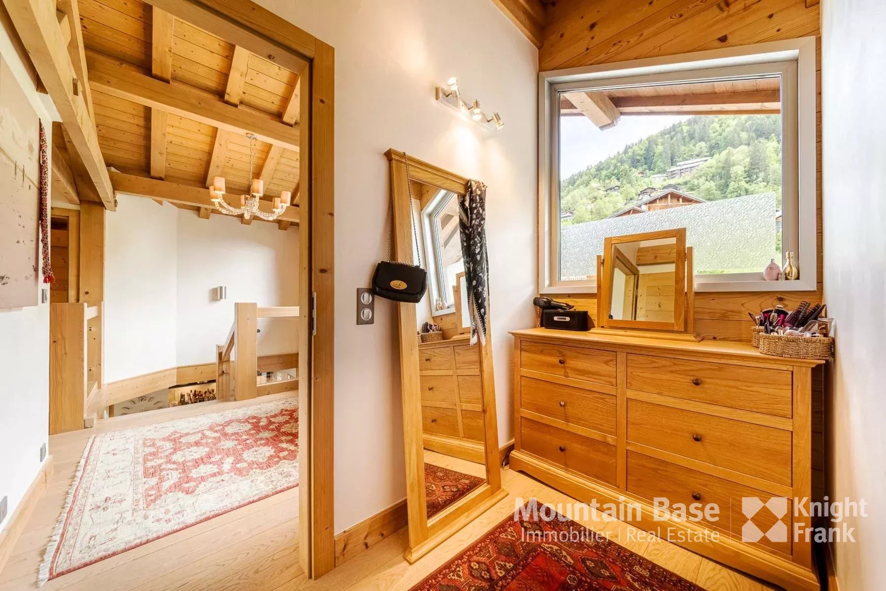 Photo of Stylish 5 bedroom chalet in central Morzine