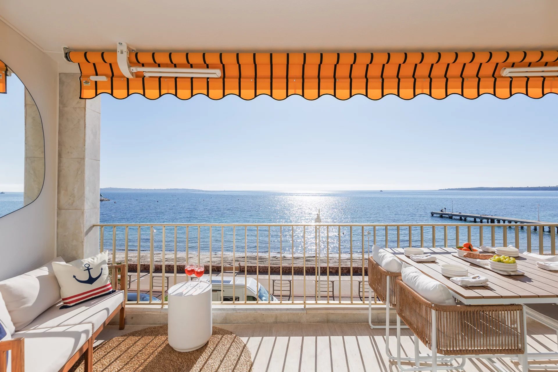 FRONT DE MER - PALM BEACH - 3 PIECES TRAVERSANT - TERRASSE - VUE MER PANORAMIQUE