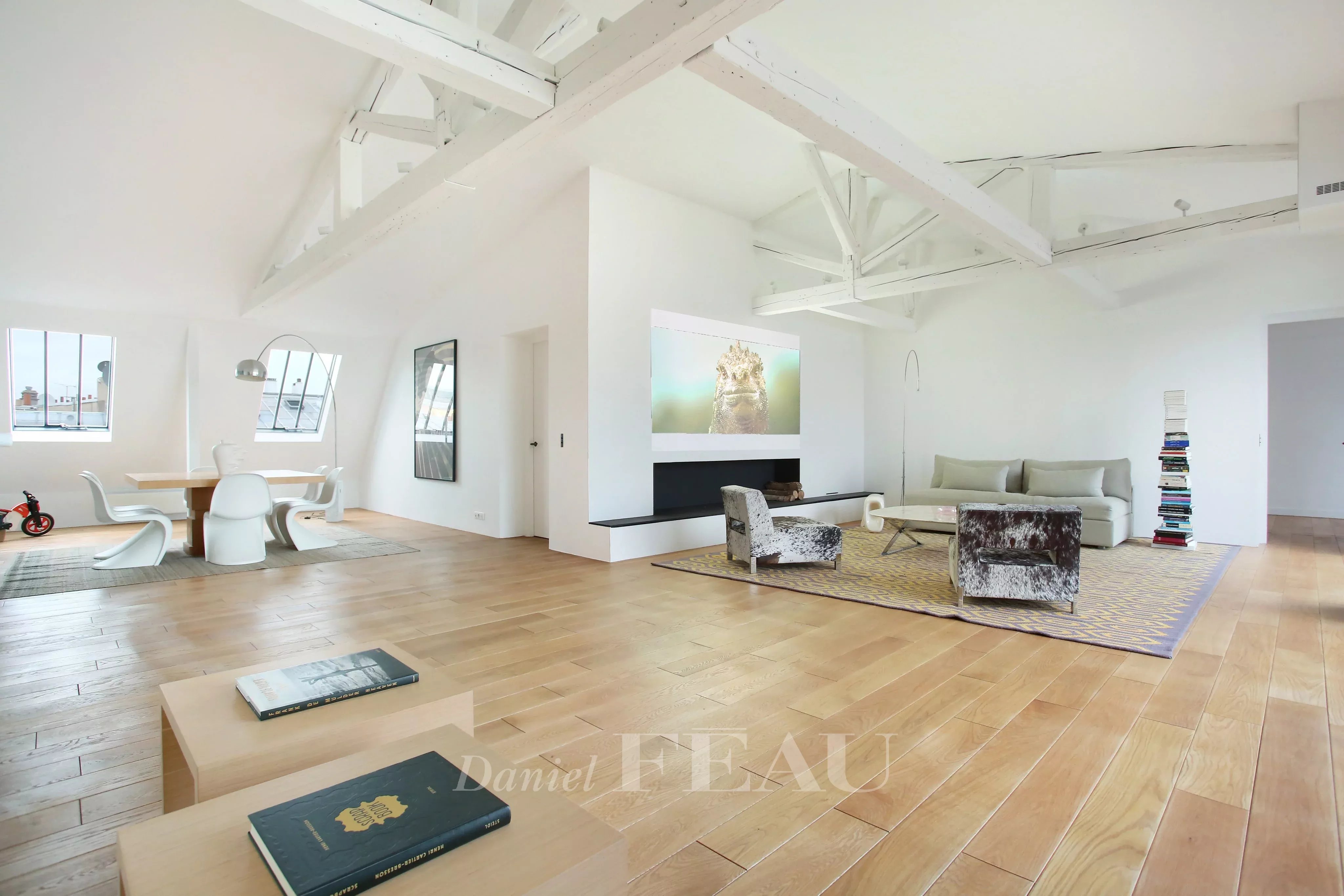 Salon Parquet Hauteur sous plafond