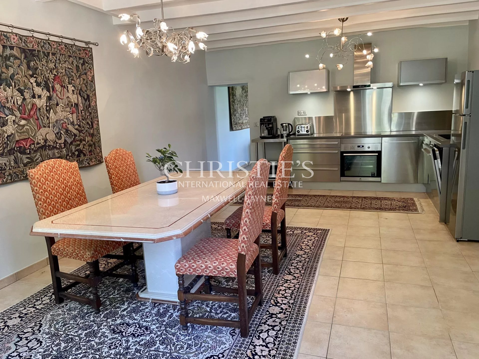 8 Bedroom Vineyard's Image 15