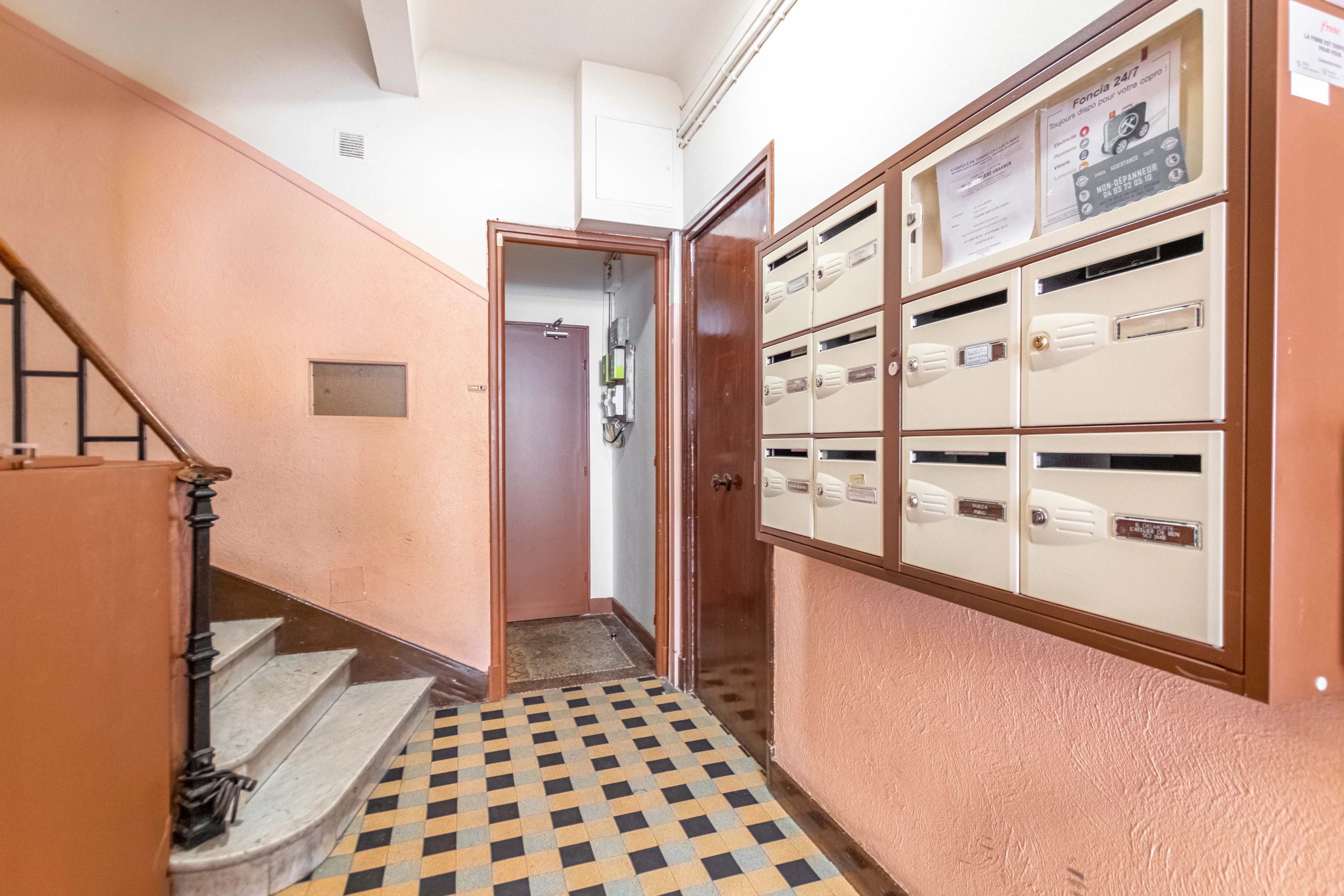 NICE FLEURS / RUE CLAUDIA - 2 pièces de 38 m2 avec balcons, à rénover, idéal investissement locatif ! Proche promenade, rue de France, commerces ! — photo 10