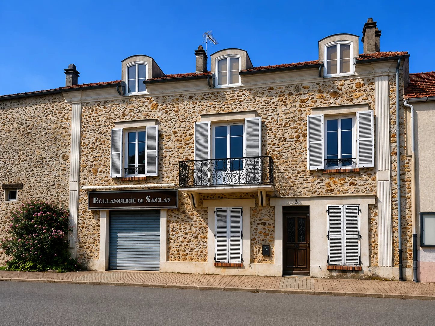 À VENDRE À SACLAY – Ensemble immobilier idéal boulangerie / activité artisanale et commerciale
