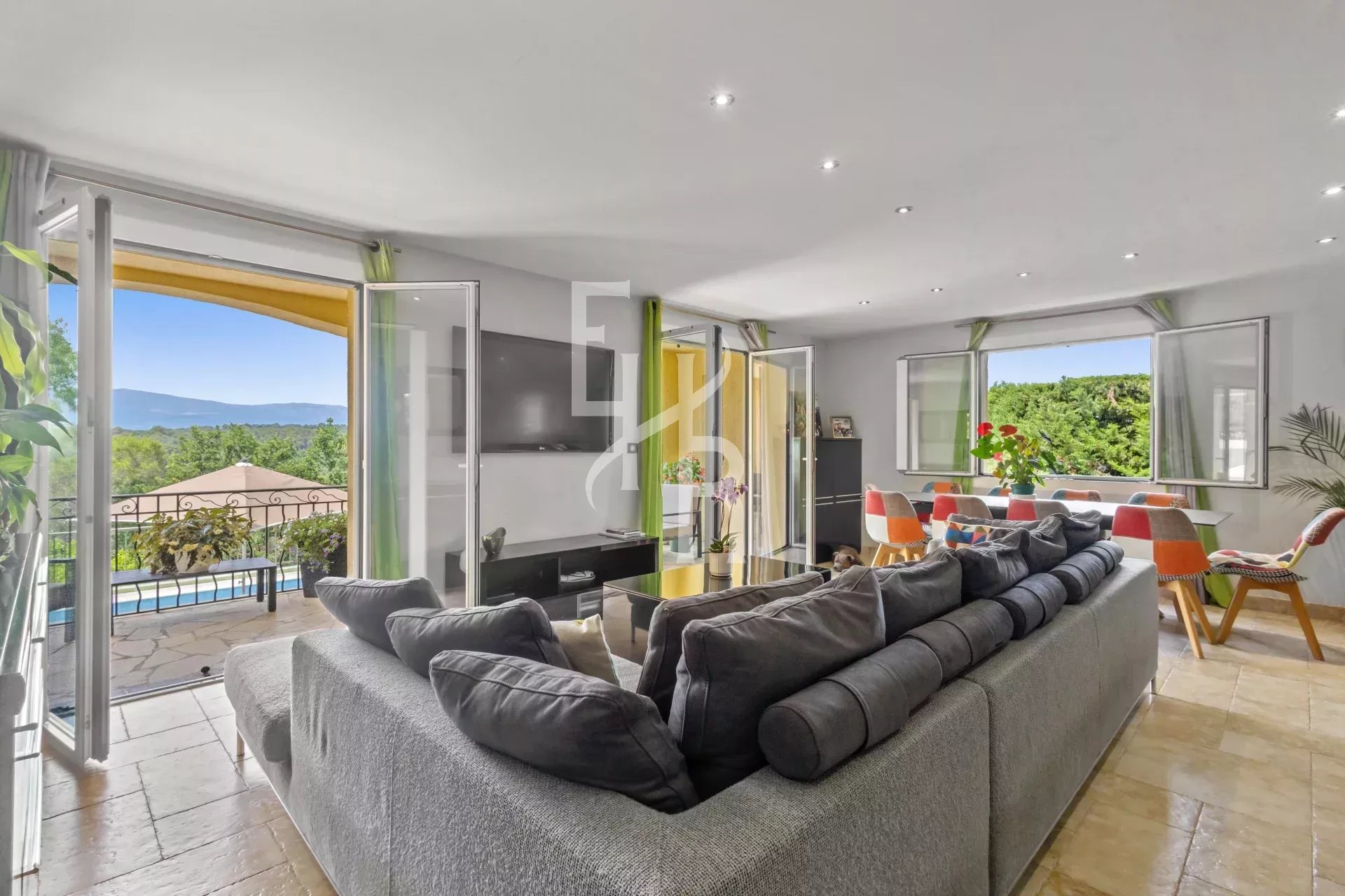 Villa 8 P, vue panoramique à Vallauris