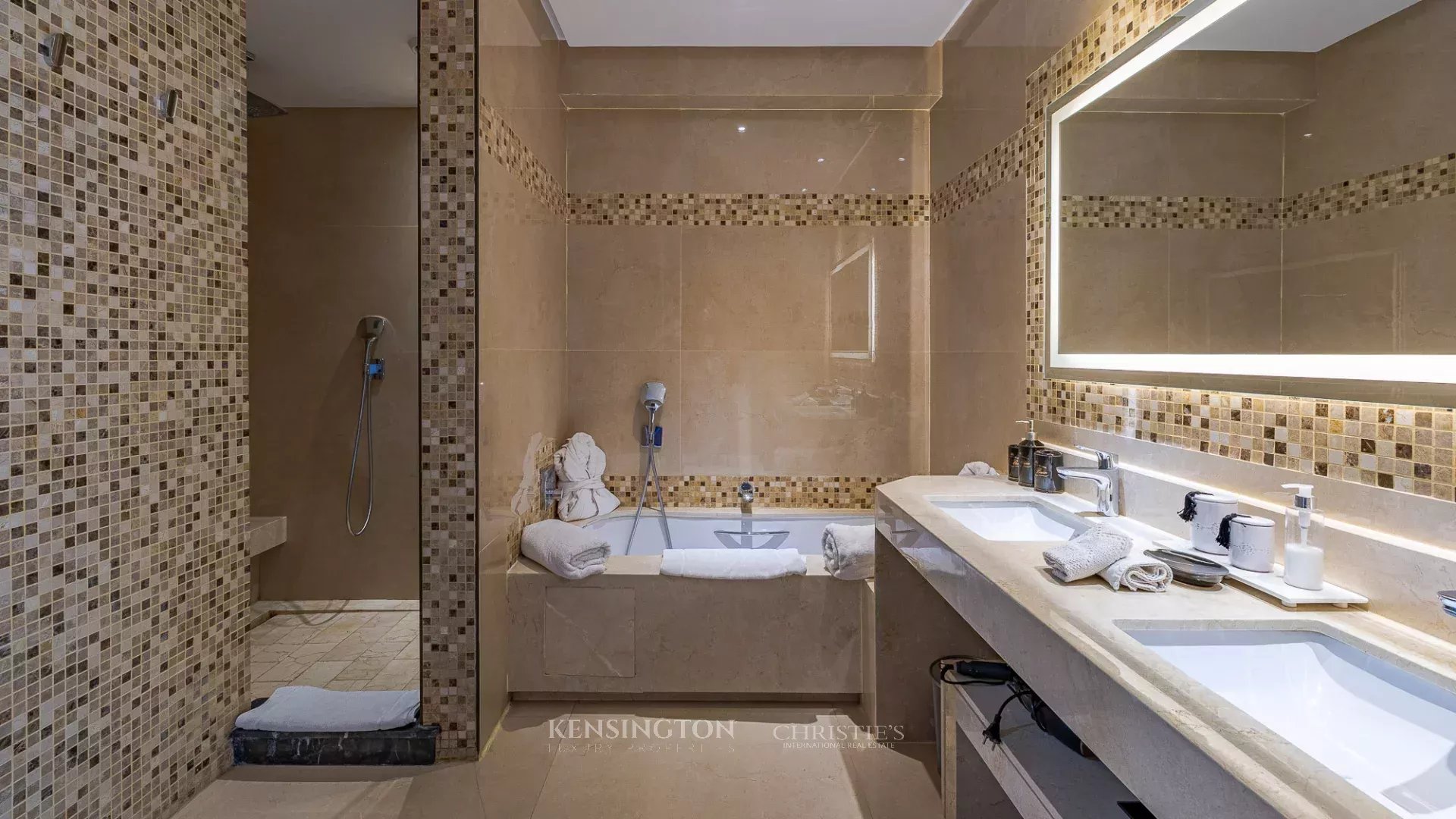 6 Bedroom Villa/Townhouse's Image 49