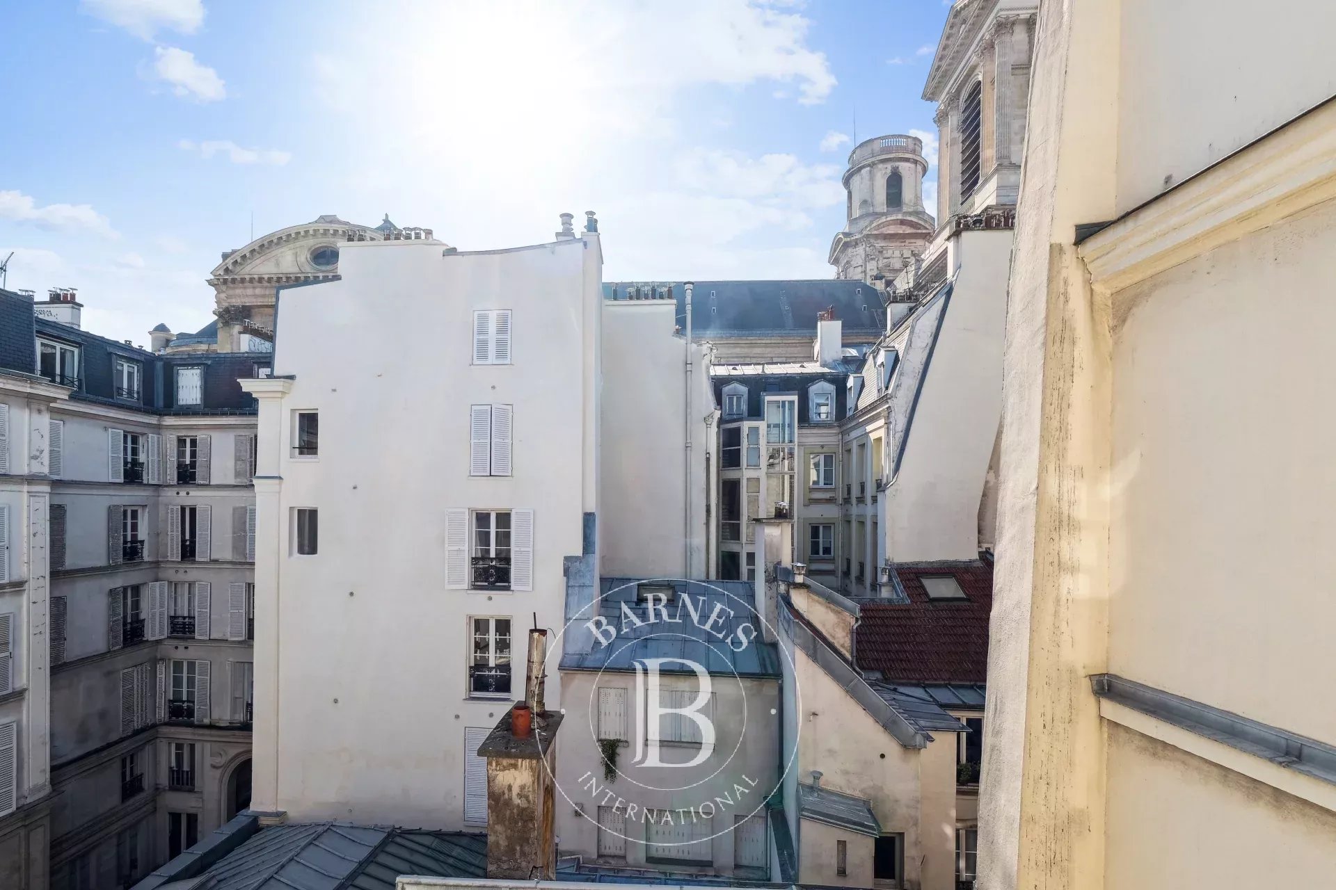 Paris 6 - Saint-Sulpice - Fully renovated studio apartment on an upper floor - Quiet and bright