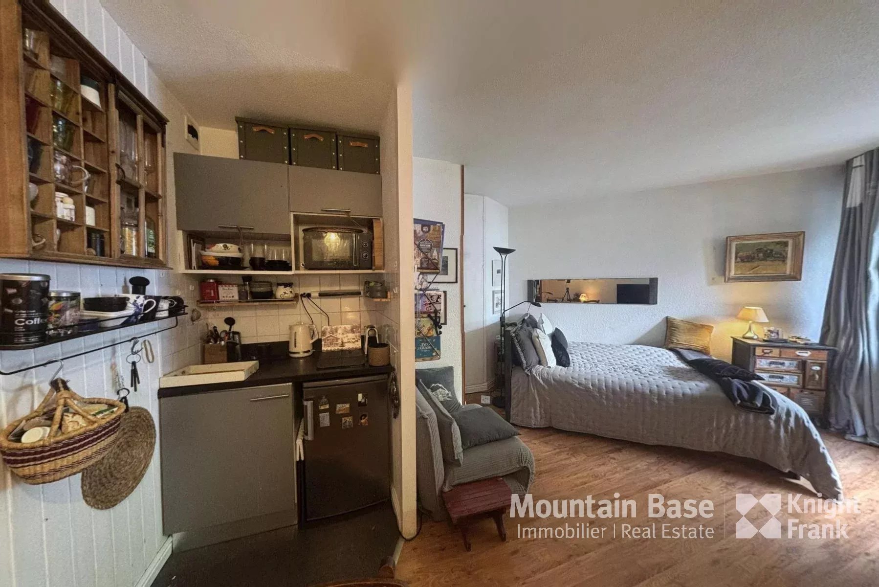 Photo of 3rd floor studio with a balcony with open Mont Blanc views