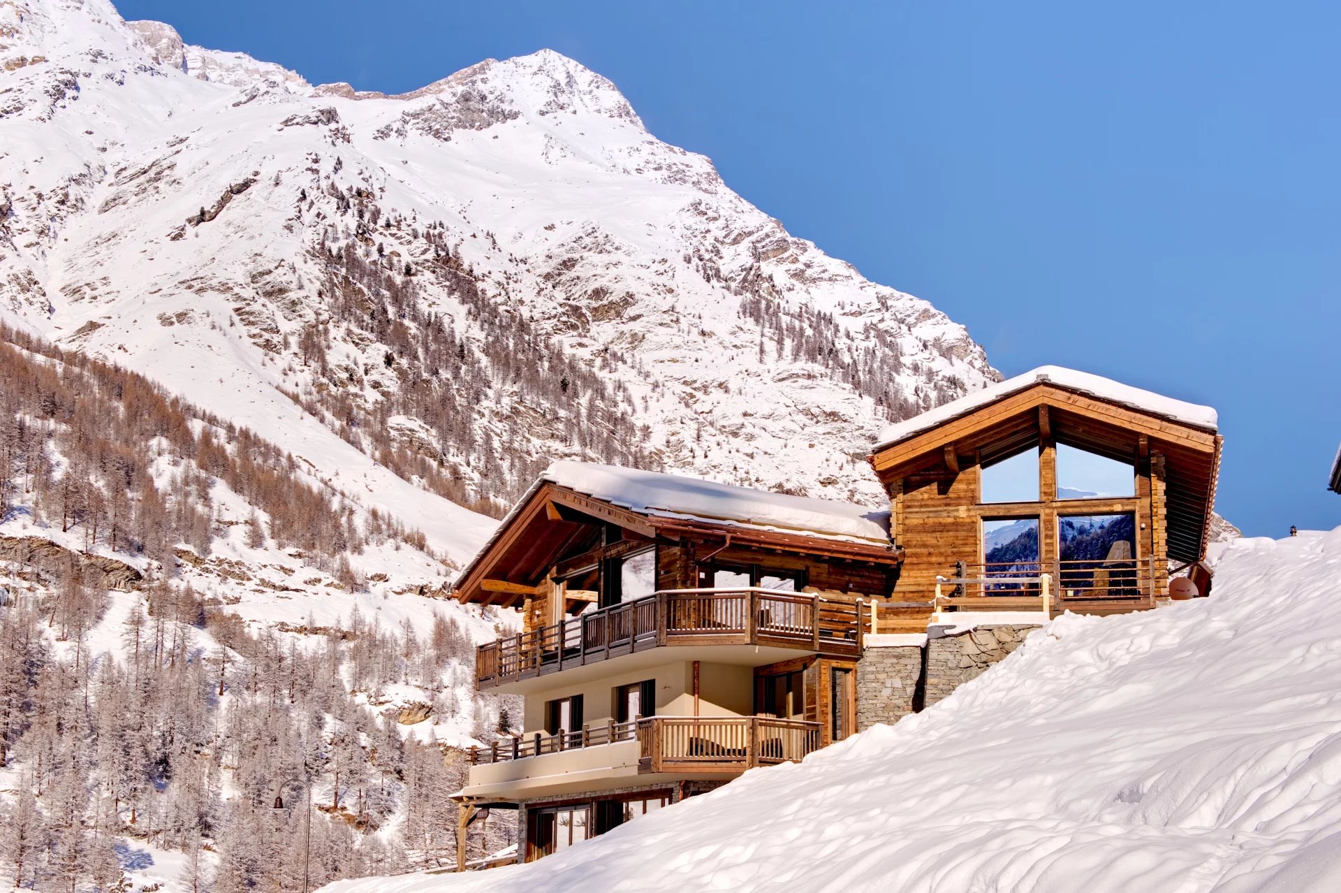 Switzerland – Zermatt – Chalet – Holiday Rental – 12 Adults + 2 Children – 5 bedrooms – 500m² - Captivating views of the Matterhorn