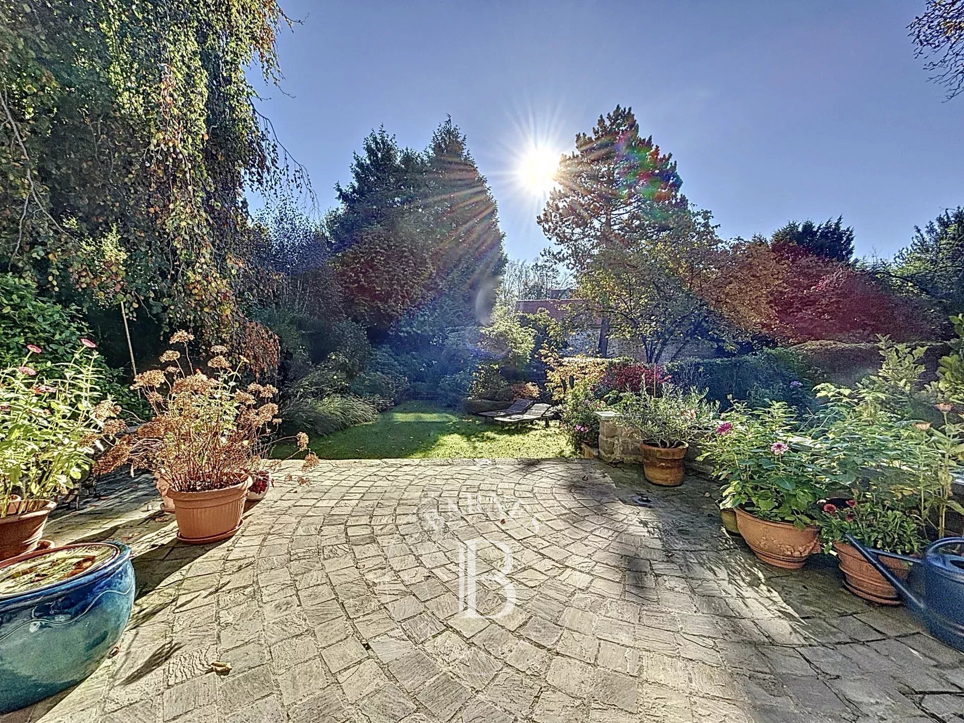 Uccle - Quartier Floride - Villa 3 facades  4/5 Bedrooms- Garden and garage