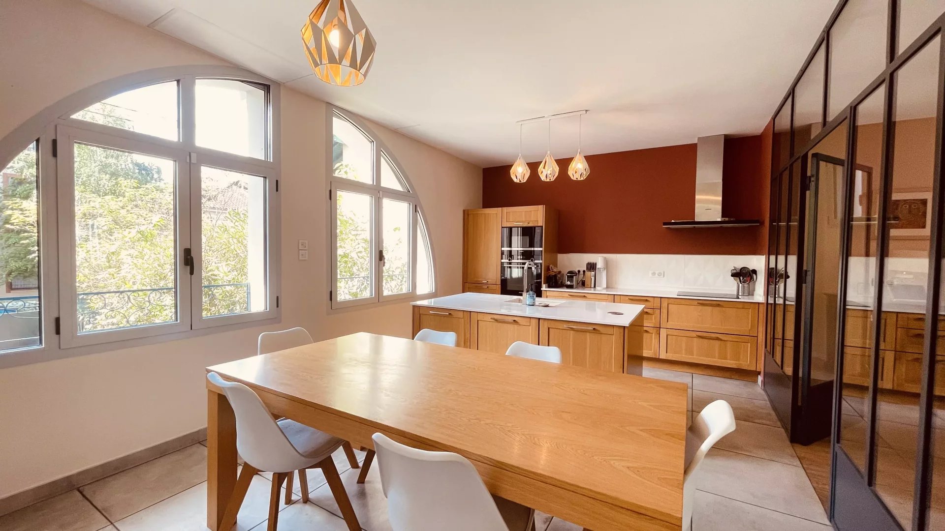 RARE – CŒUR DES MINIMES – MAGNIFIQUE MAISON  RÉNOVÉE – 6 CHAMBRES – GRAND GARAGE