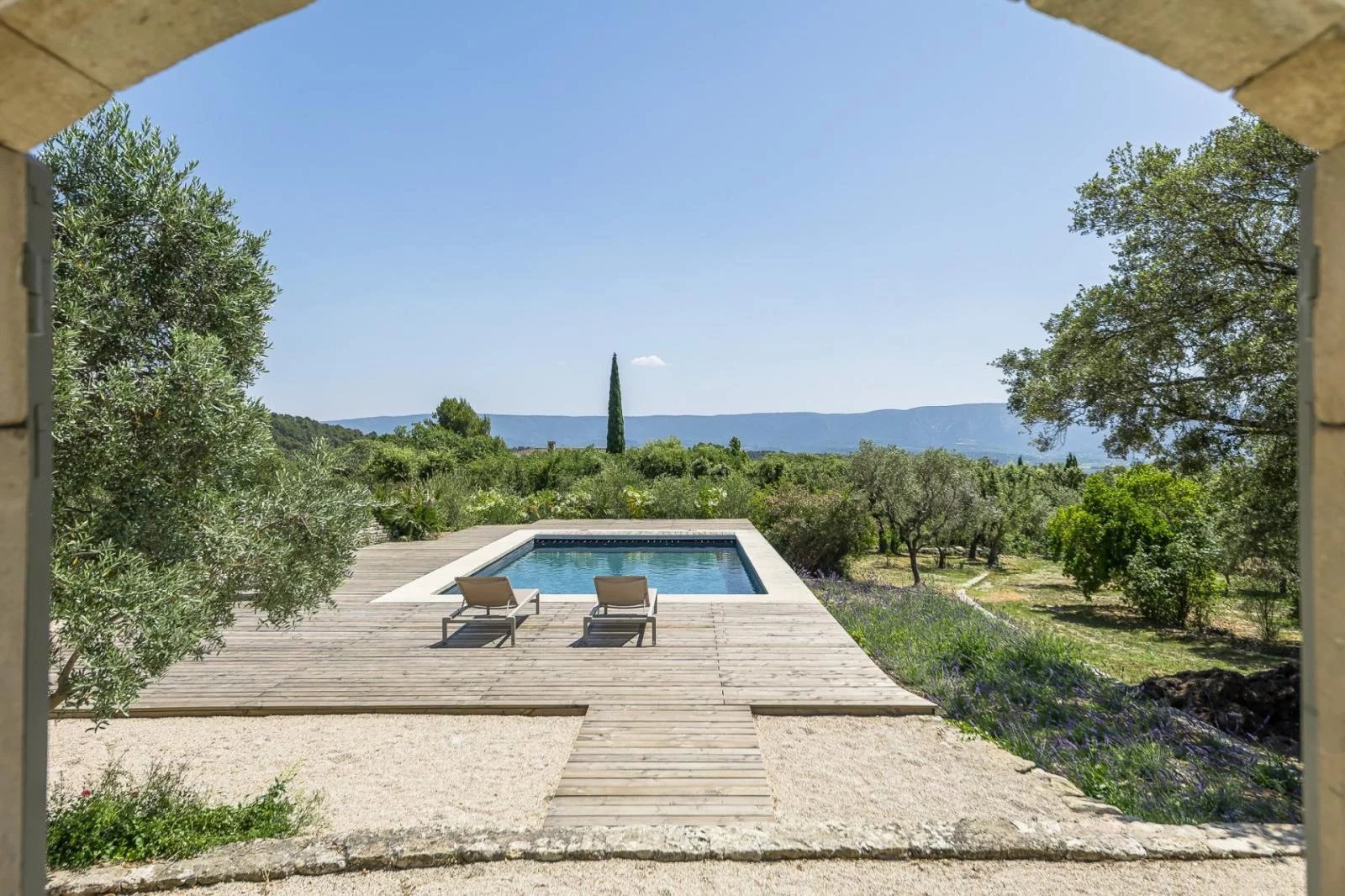 Propriété en pierres avec vue