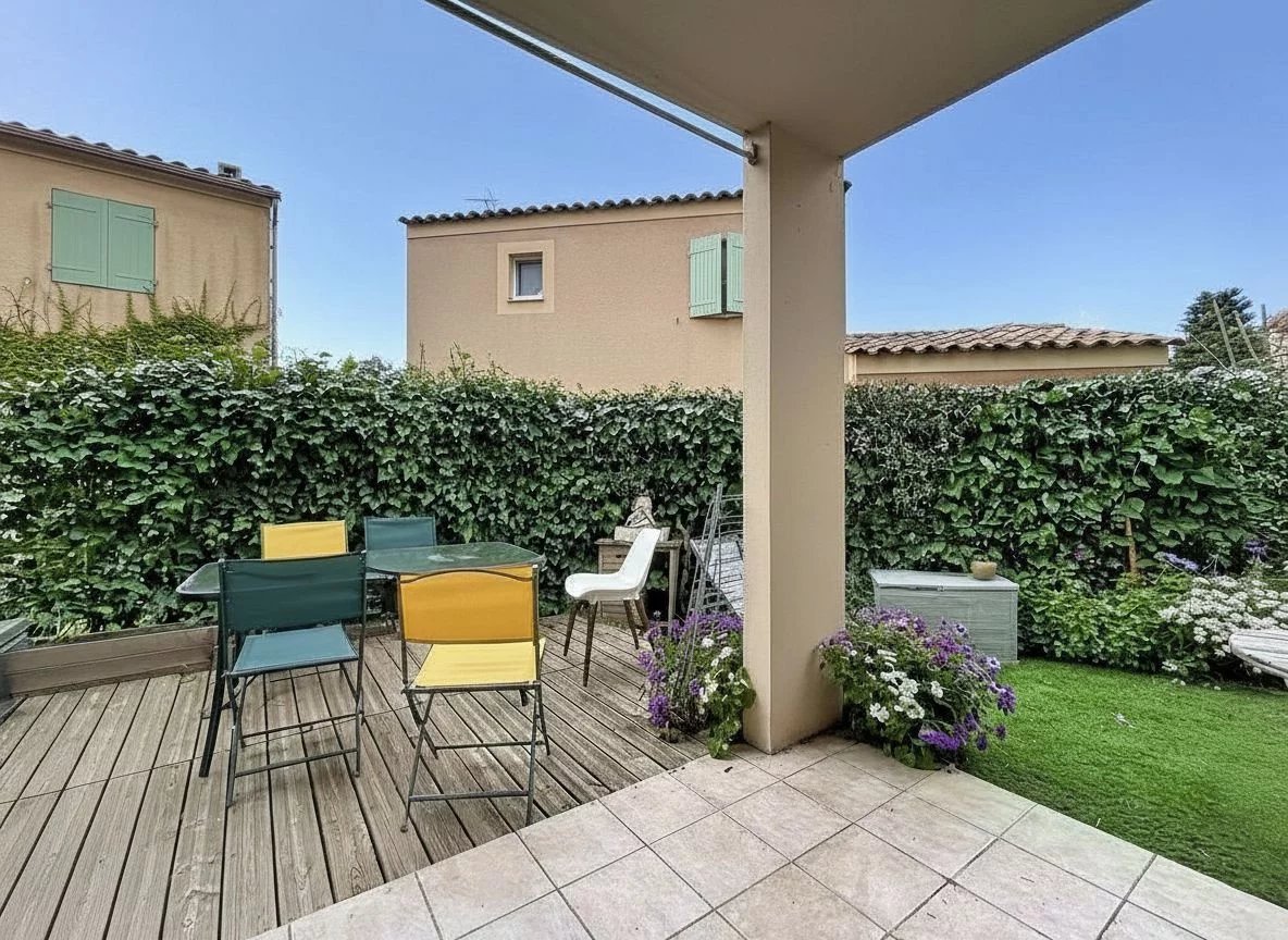 T2 en rez-de-jardin de 35 m2 avec terrasse et jardin à Luyne