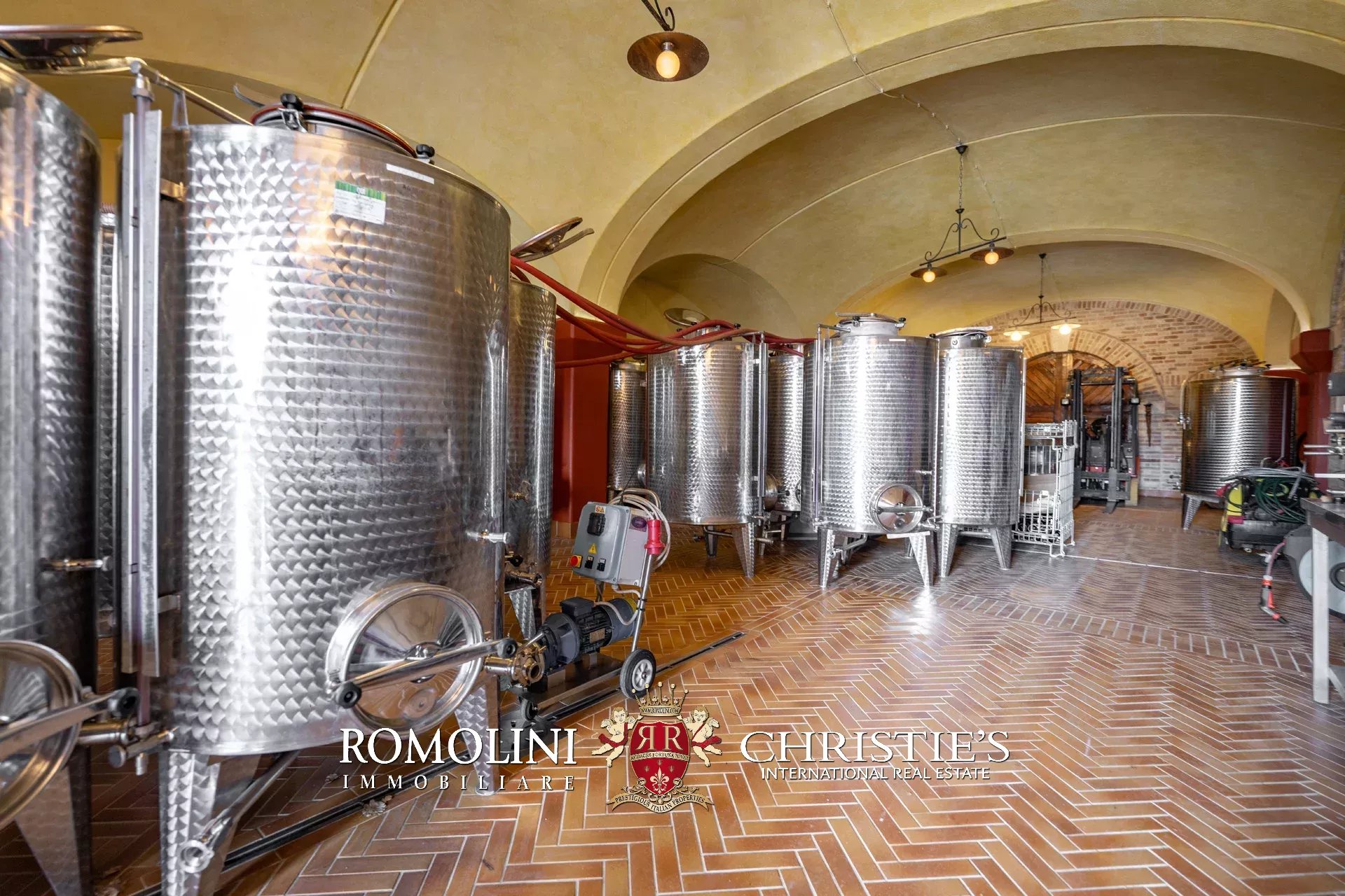 13 Bedroom Vineyard's Image 20
