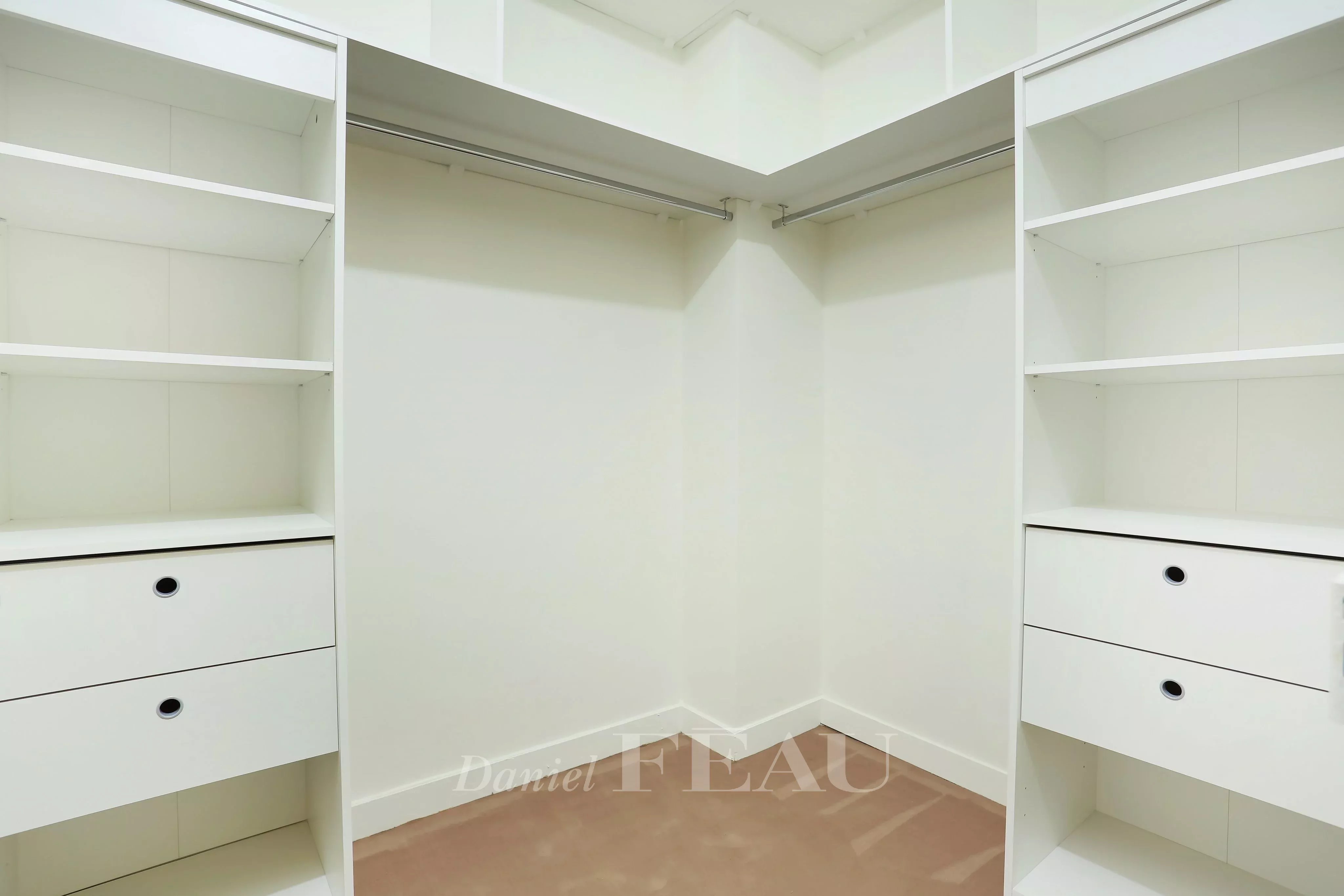 Walk-in wardrobe