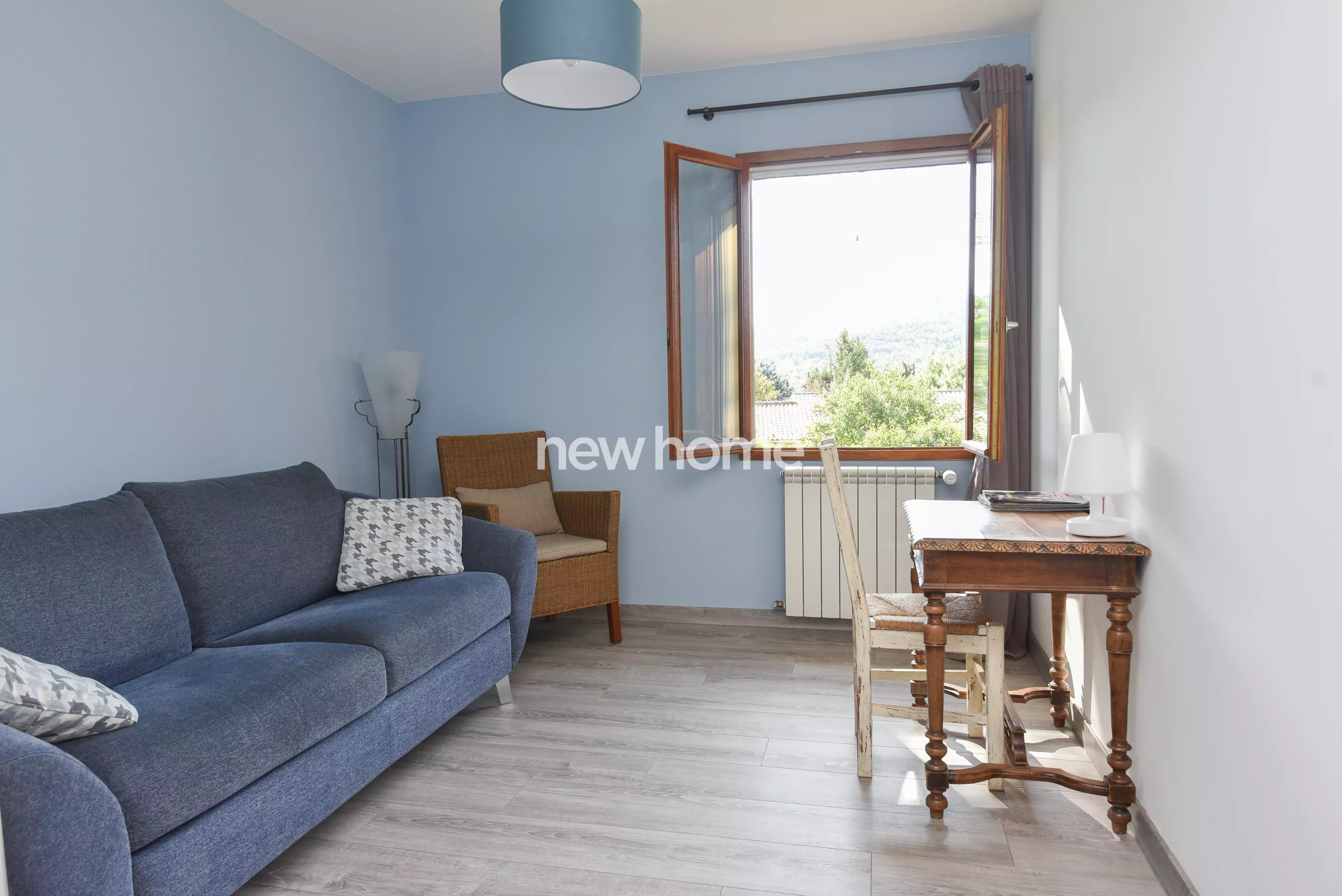 Maison tout confort avec grand jardin, garage, piscine et proximité du village