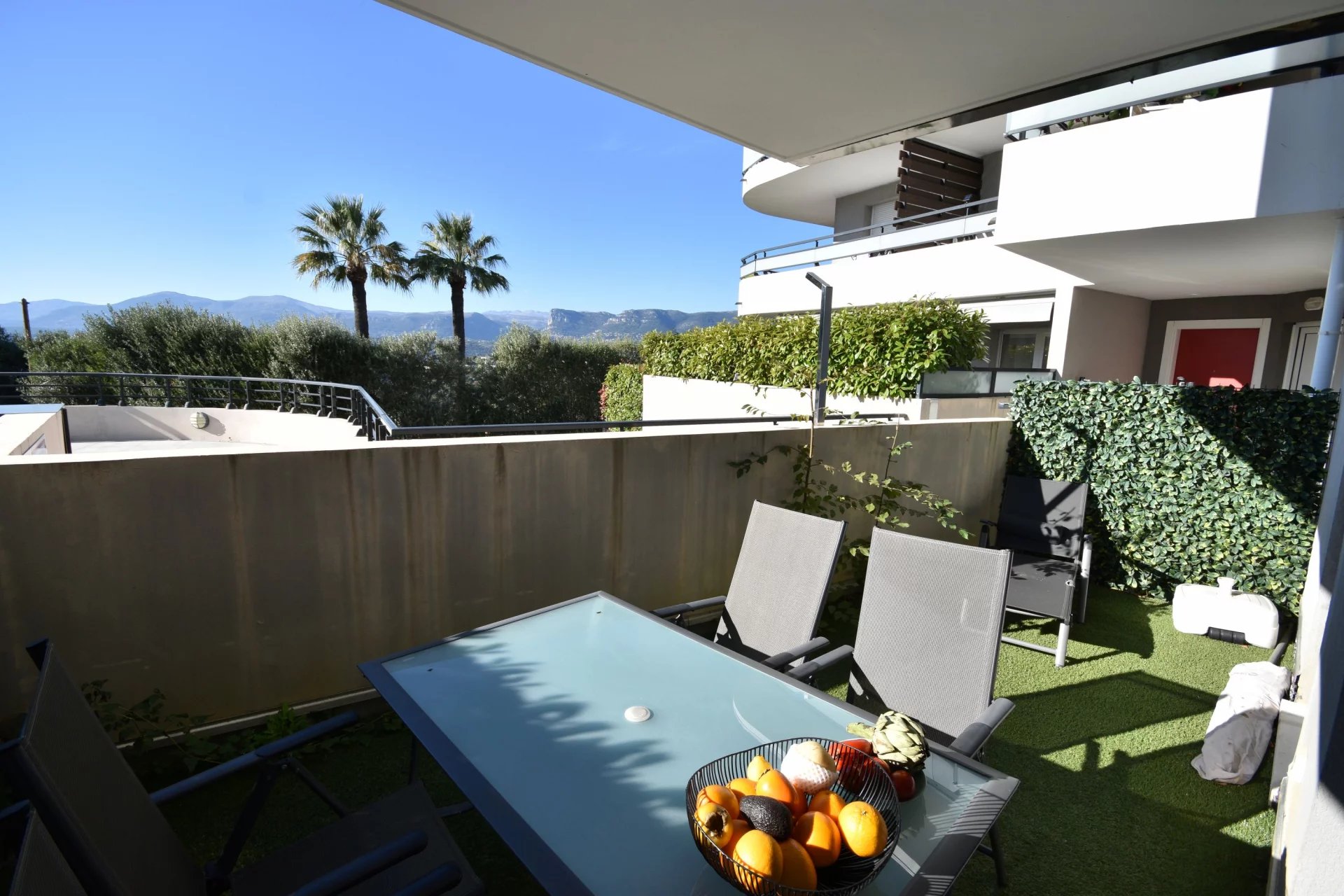 NICE SAINT ANTOINE DE GINESTIERE: 1bed-room apartment with terrace , ground floor