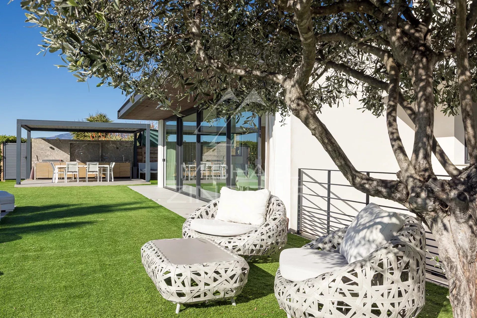 6 Bedroom Villa/Townhouse's Image 7