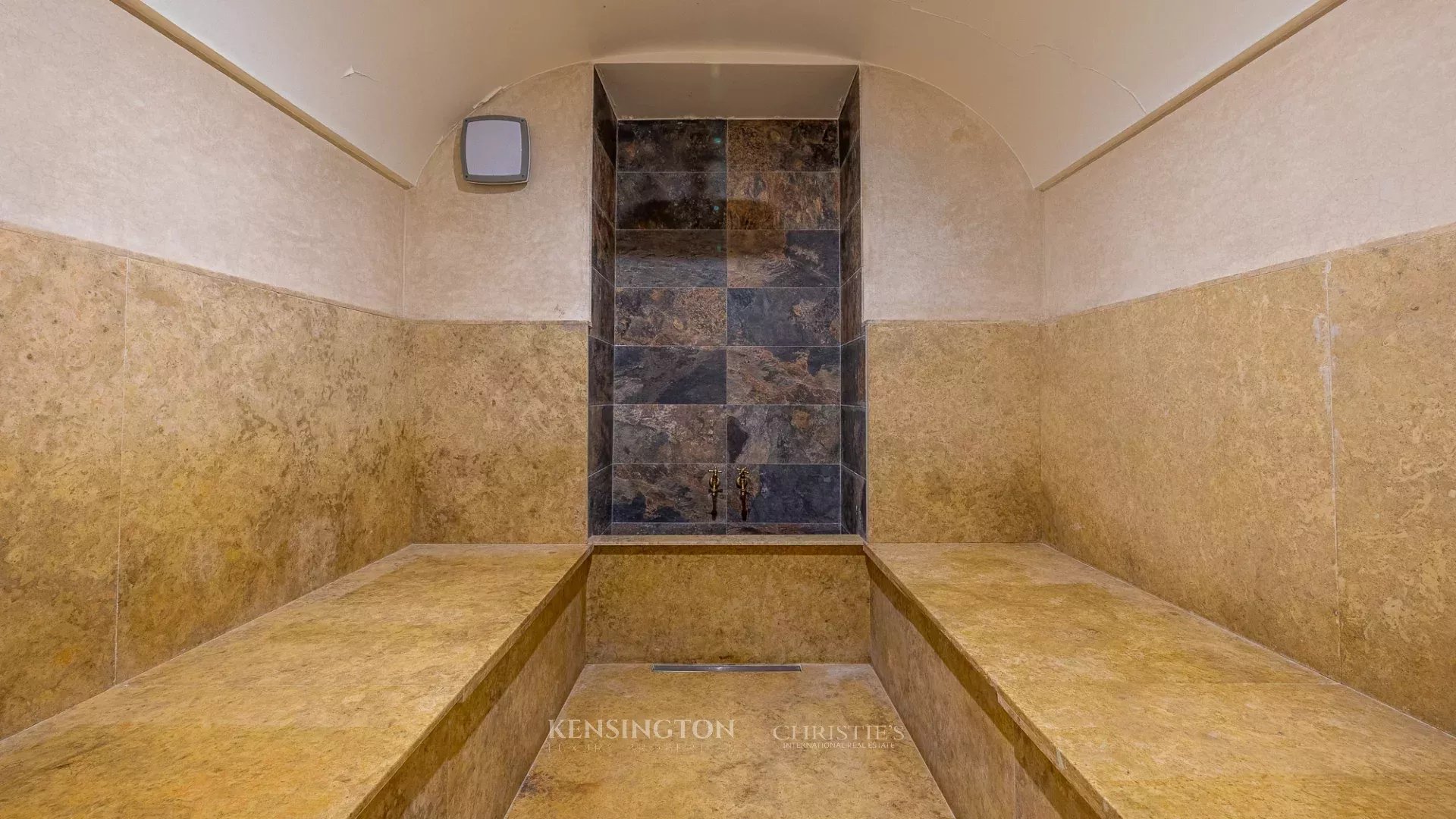 4 Bedroom Villa/Townhouse's Image 11