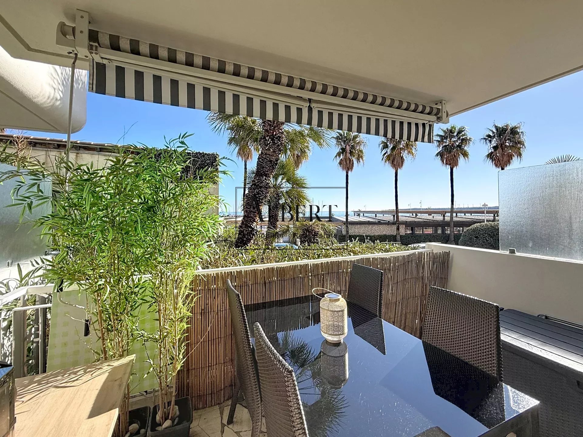 CANNES - PALM BEACH - 2P - FRONT DE MER DANS RÉSIDENCE SÉCURISÉE