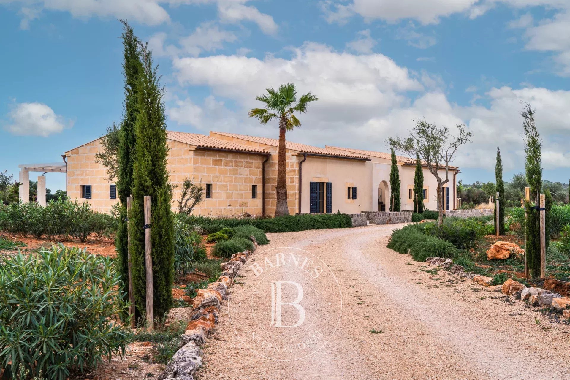 Finca de Lujo con Cuatro Dormitorios y Casa de Piscina Wellness