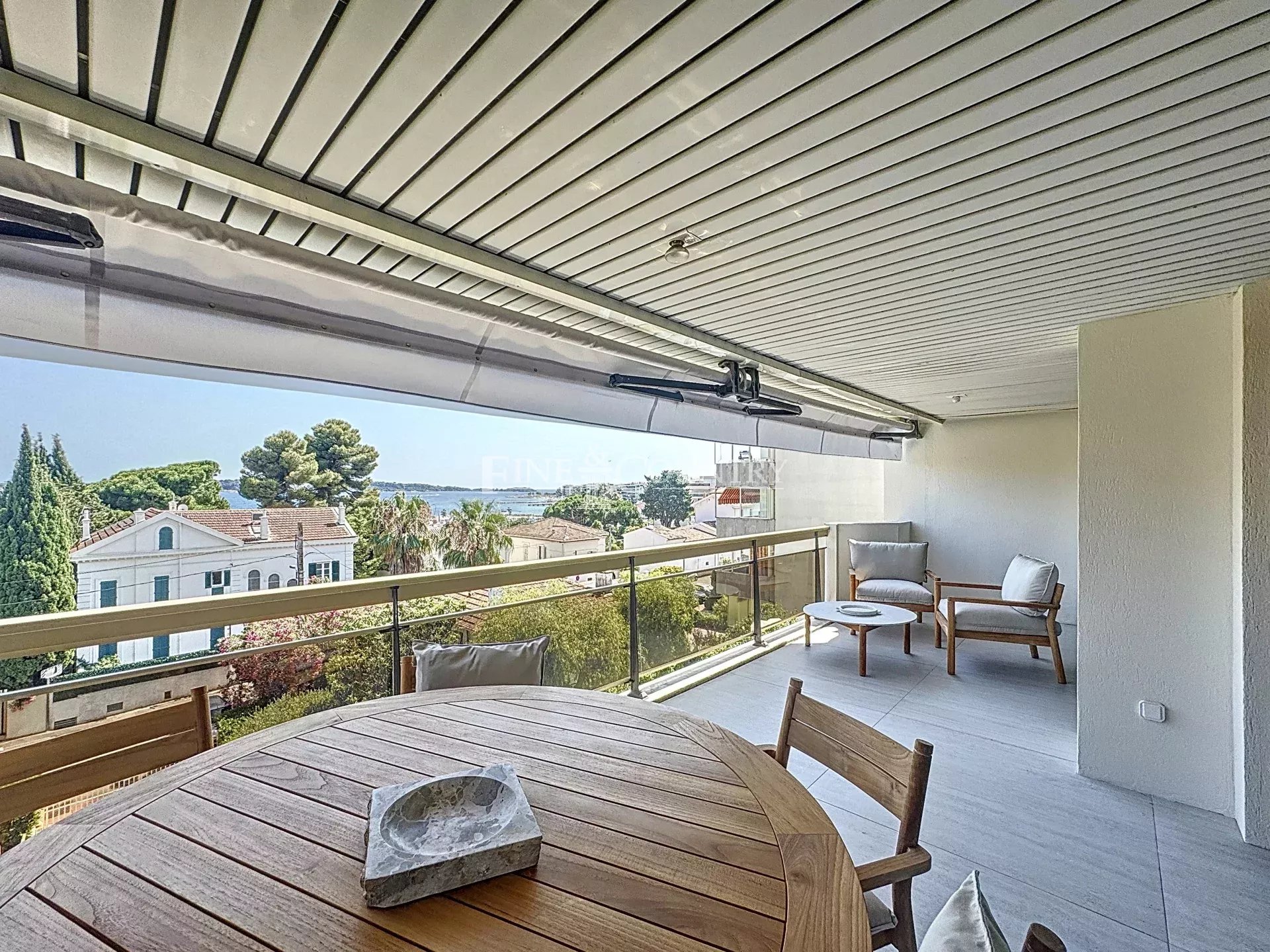 Photo of 3 BEDROOM APPARTEMENT  CANNES PALM BEACH