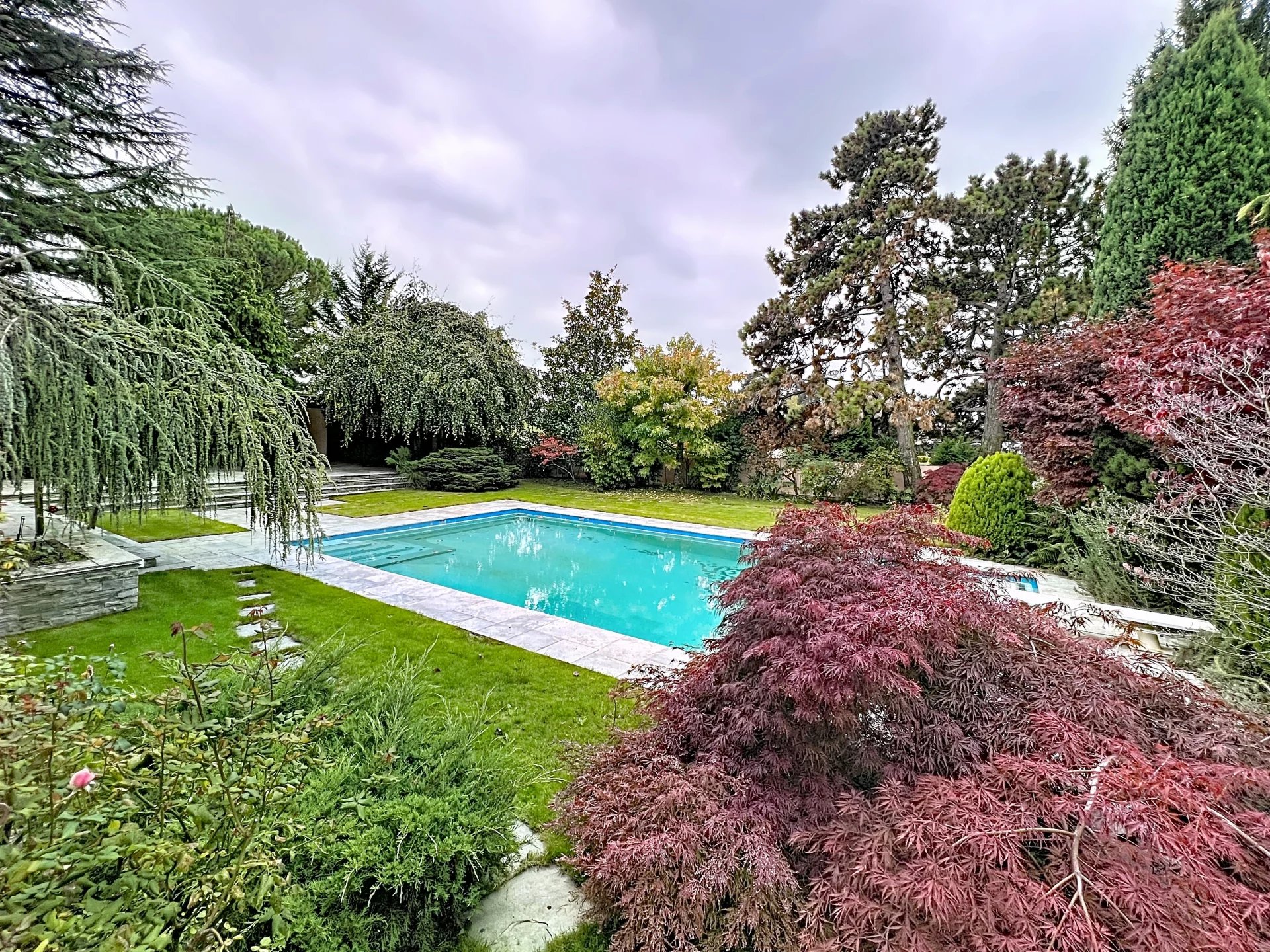 Spacieuse villa avec piscine à Anières