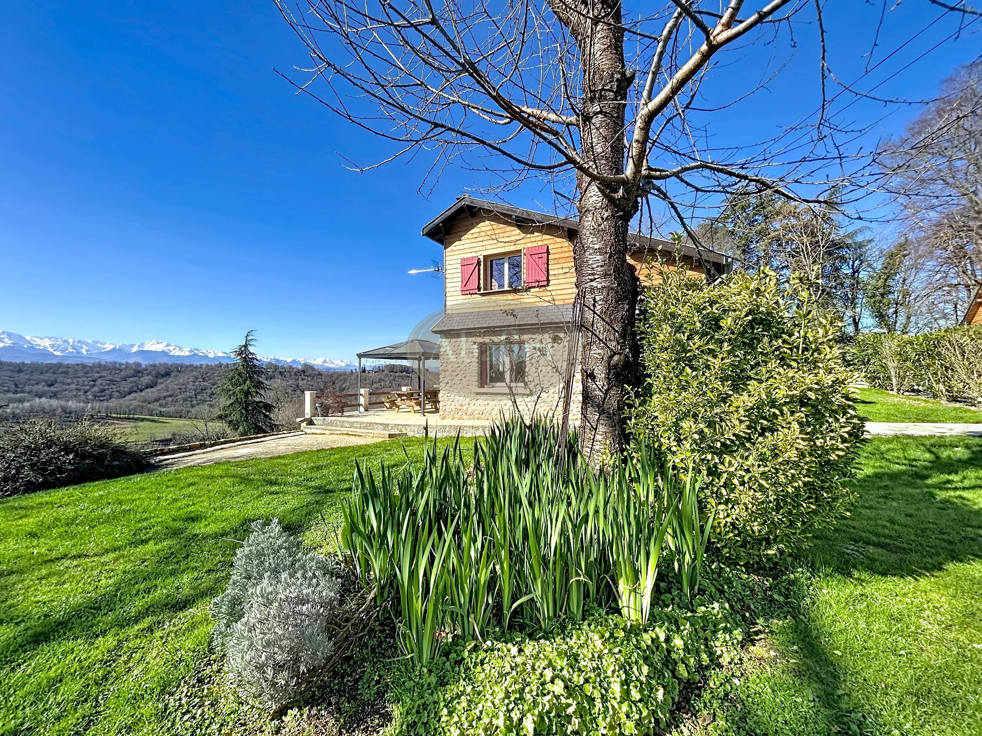 Propriété 23 ha, prairie, bois