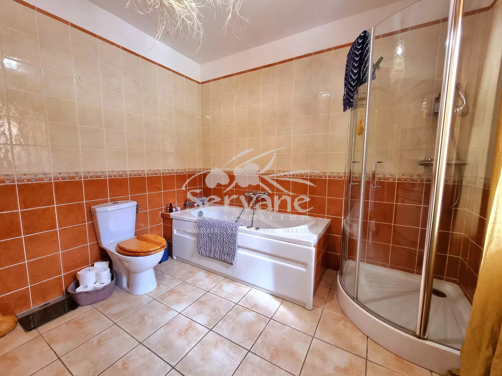 LORGUES VILLA T4 SUR 3220 m²