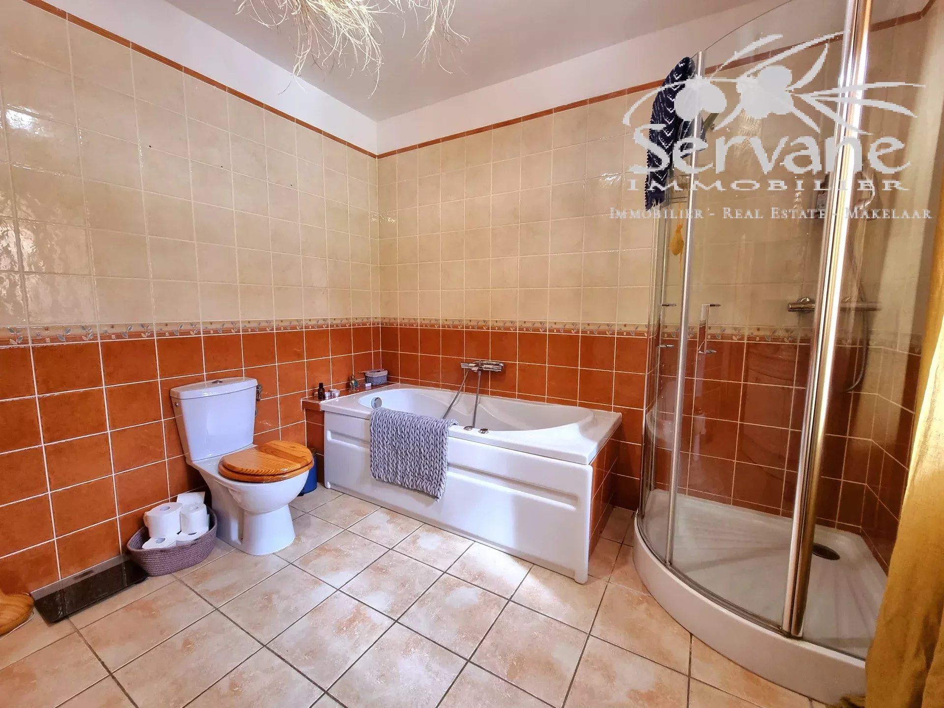 SOLE AGENCY LORGUES 3 BEDROOMS VILLA
