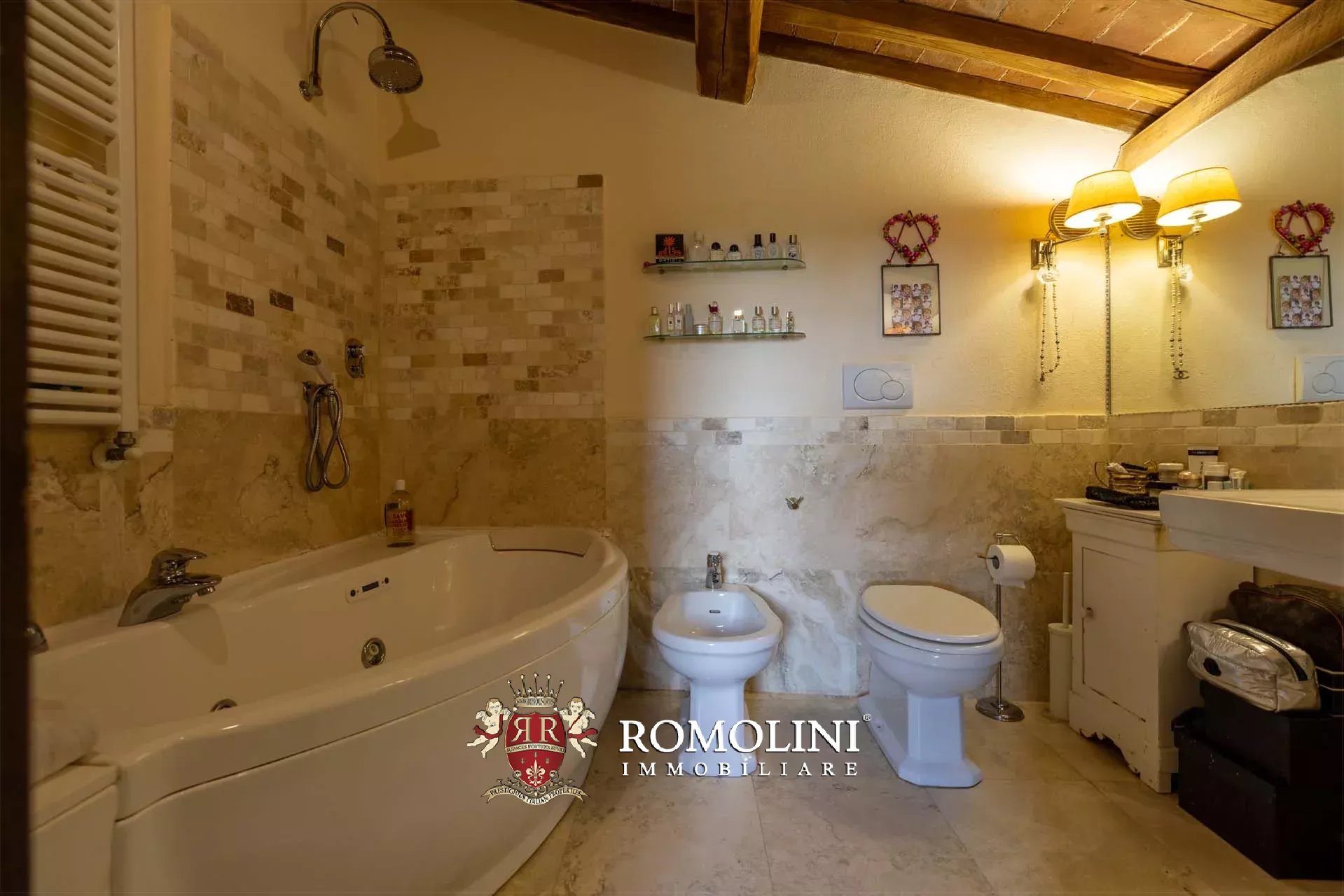 6 Bedroom Villa/Townhouse's Image 53