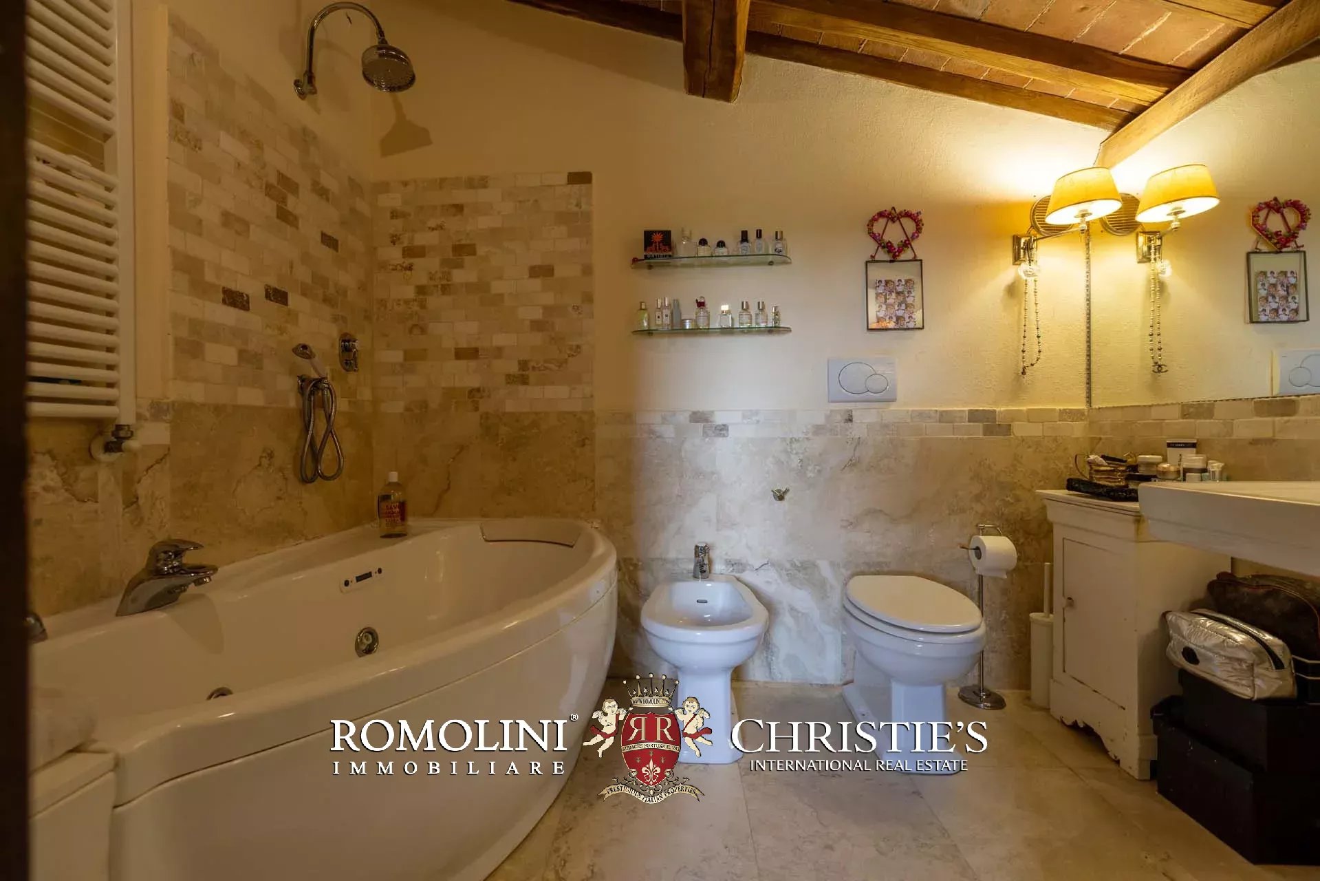 6 Bedroom Villa/Townhouse's Image 53