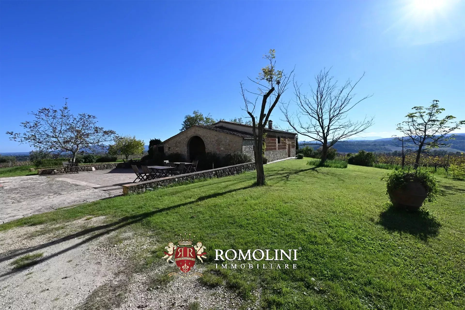 35 Bedroom Vineyard's Image 26