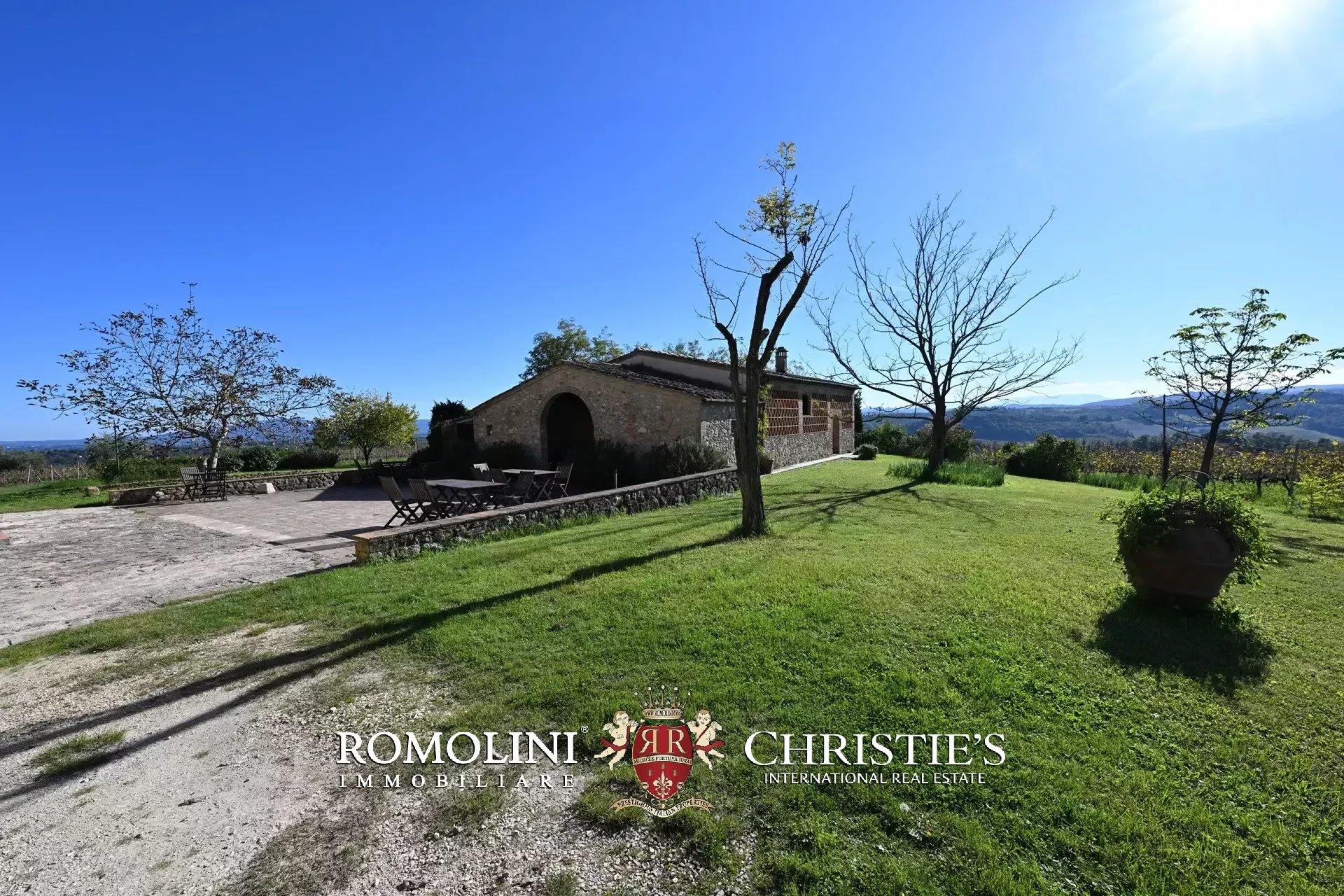 35 Bedroom Vineyard's Image 26