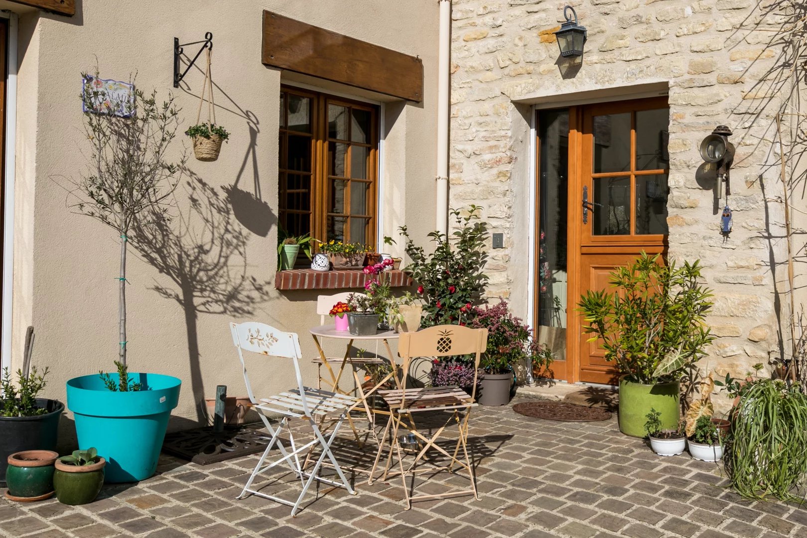 Delphine Camax, K.W Cardinal