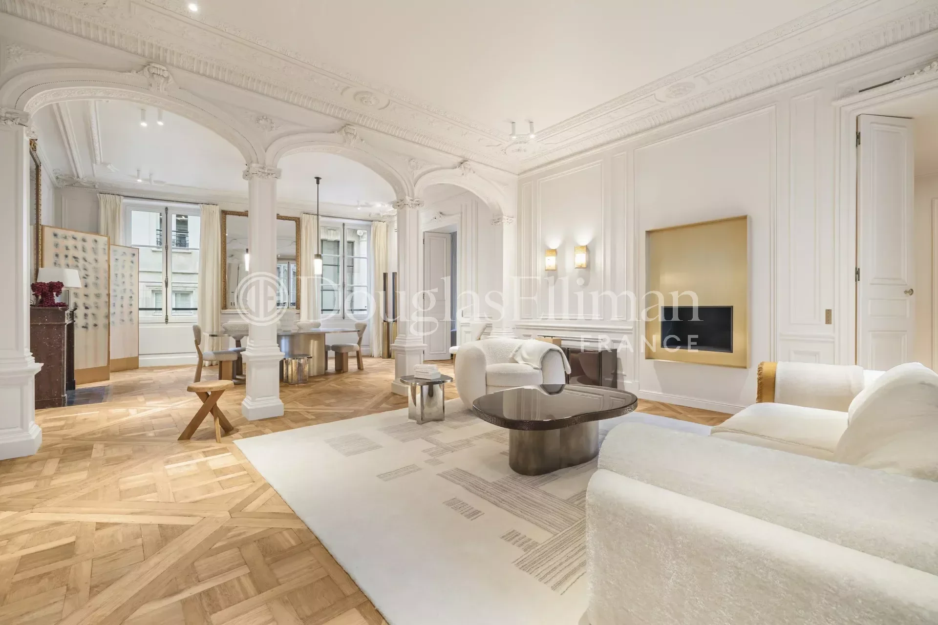 PARIS 6e BONAPARTE / SAINT-GERMAIN-DES-PRÉS – Appartement de 148m² – 3 suites – Gardien et ascenseur - Image nᵒ2