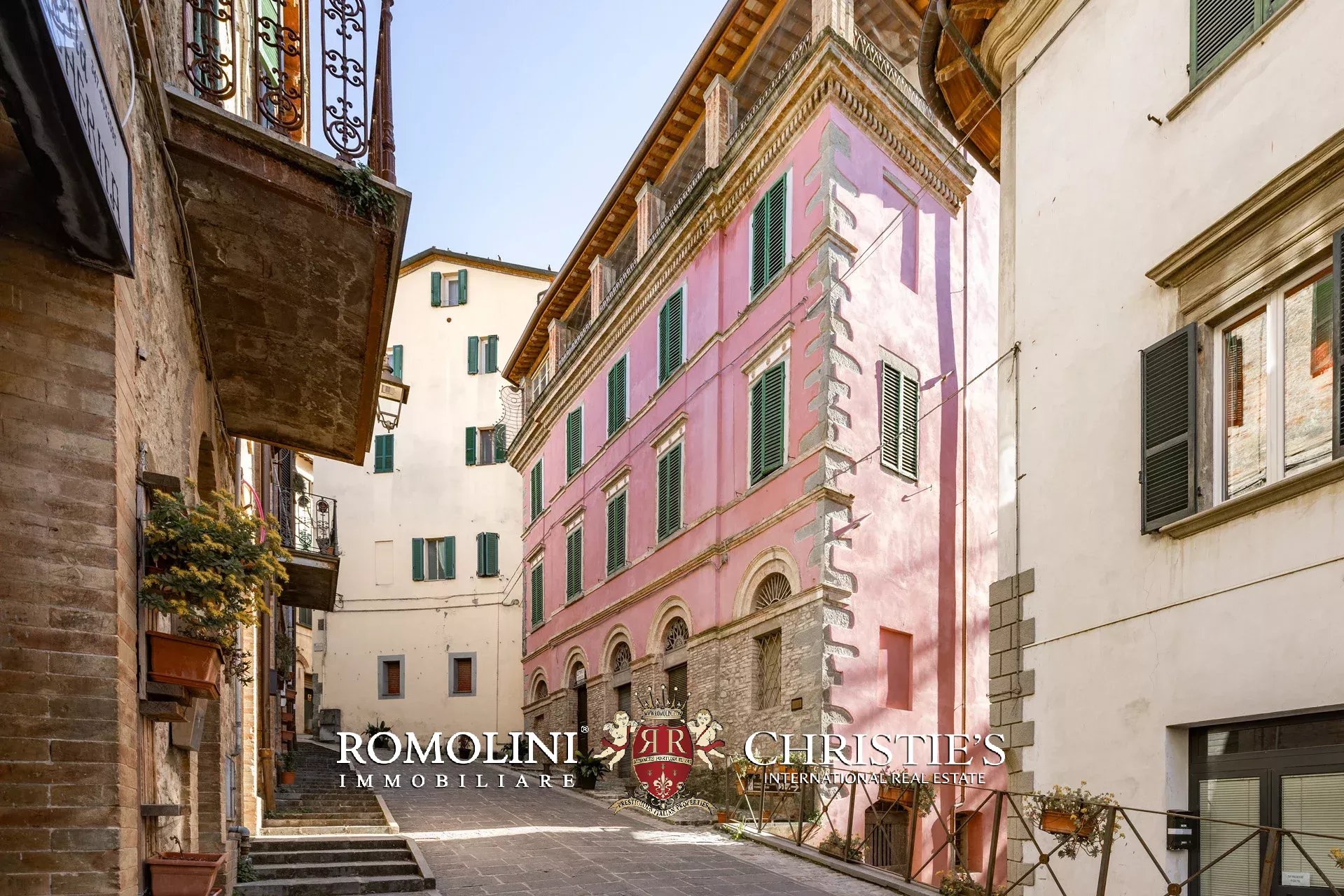  ELEGANT HISTORIC PROPERTY WITH TERRACES AND GARDEN FOR SALE IN UMBERTIDE