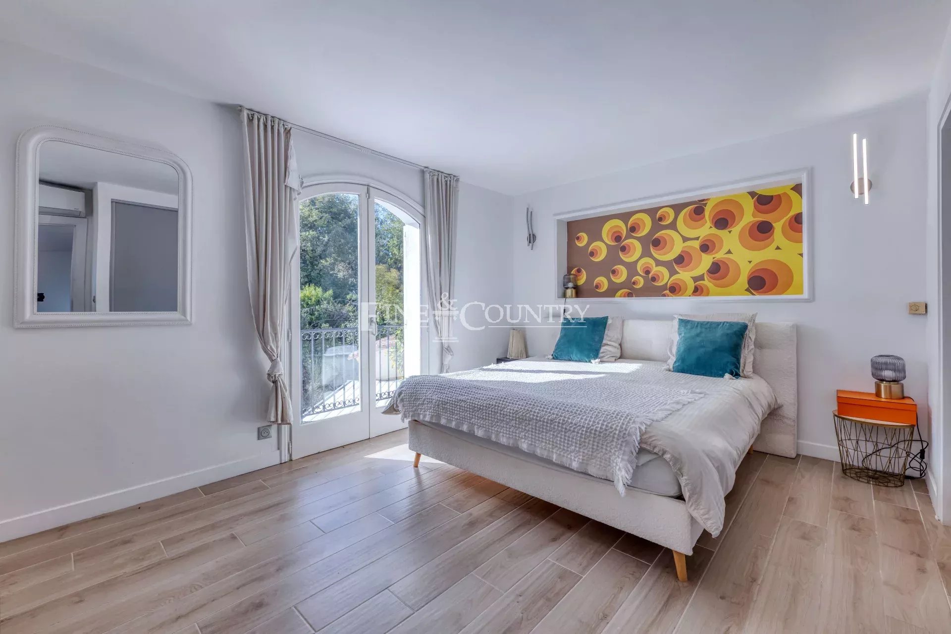 Photo of For sale  Villa in Valbonne - Panoramic view