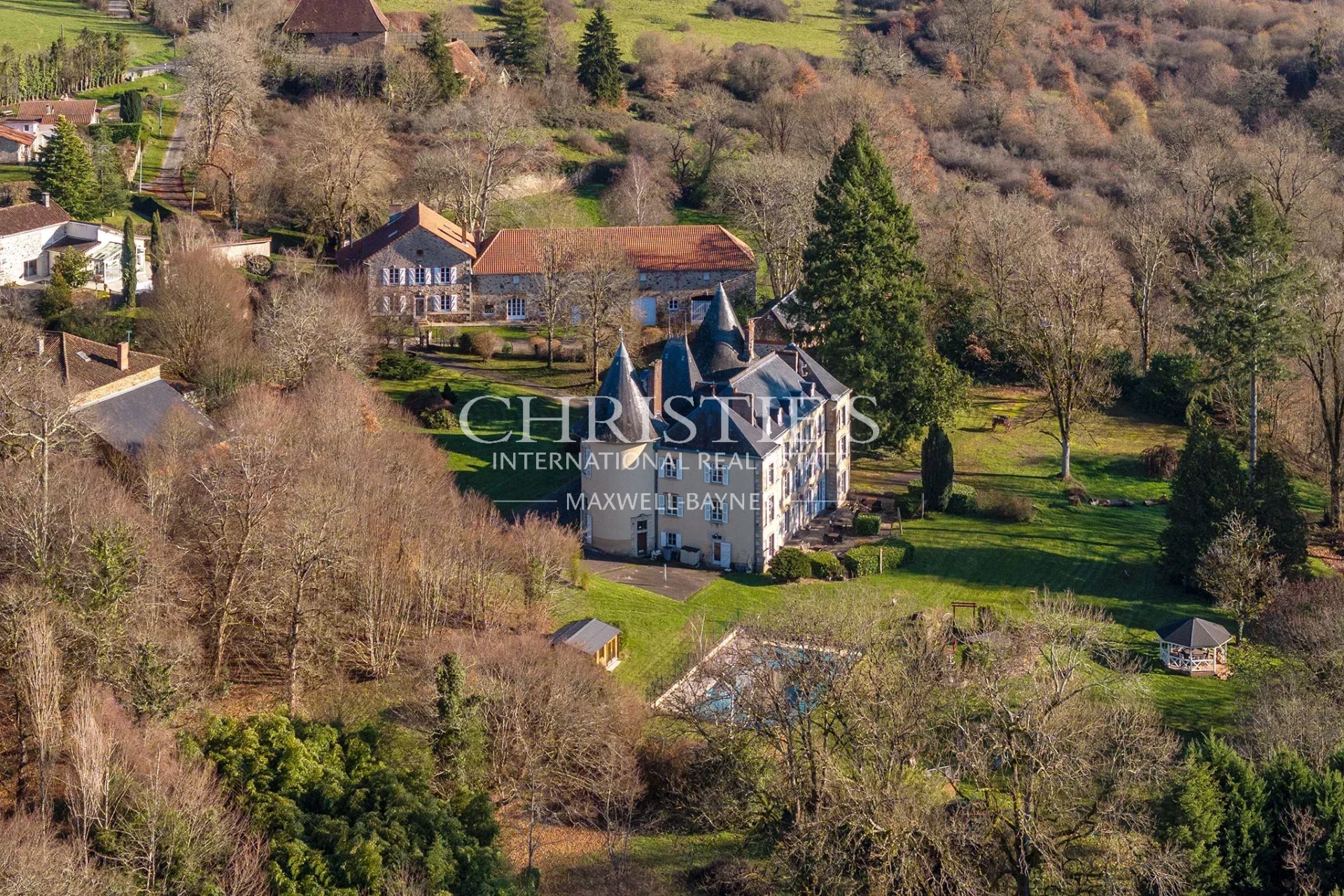 10 Bedroom Chateau's Image 38