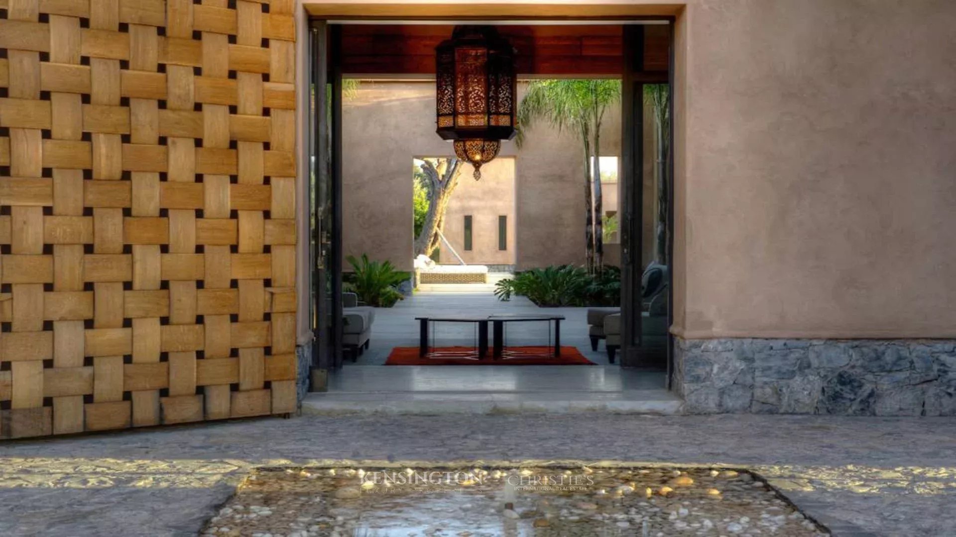6 Bedroom Villa/Townhouse's Image 3
