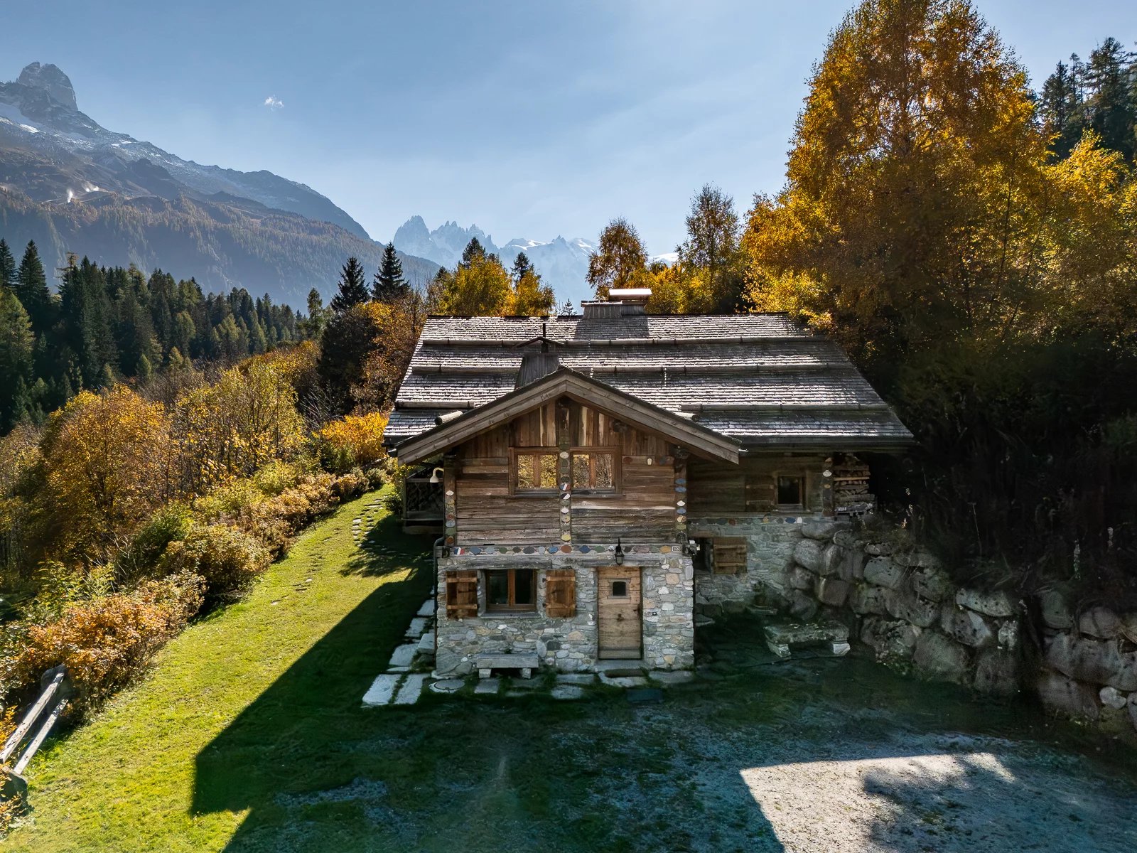 Photo of CHAMONIX - Elegant 6-bedroom Savoyard chalet