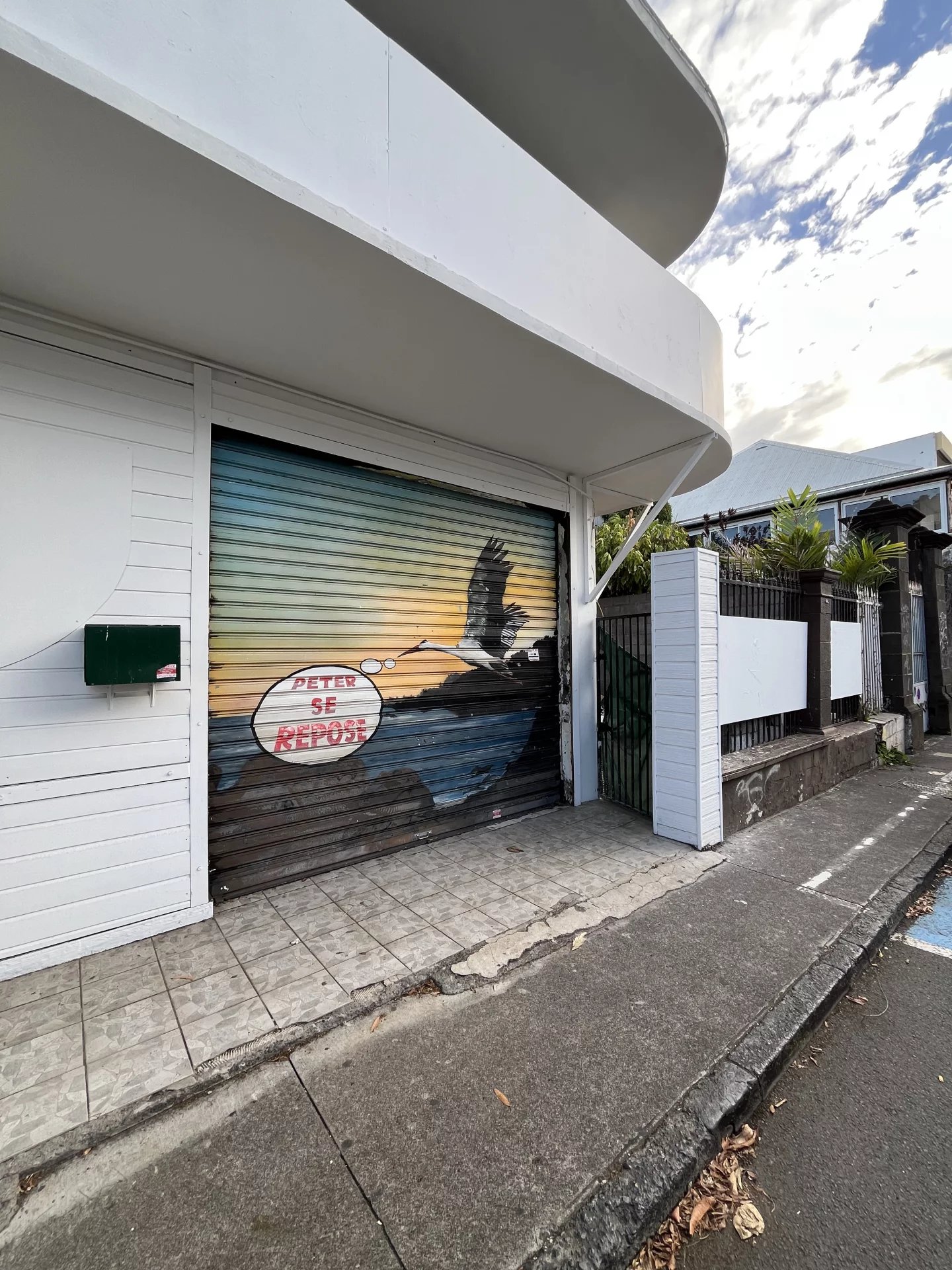 VP4801 LOCAL 99m² – SAINT-PIERRE CENTRE-VILLE