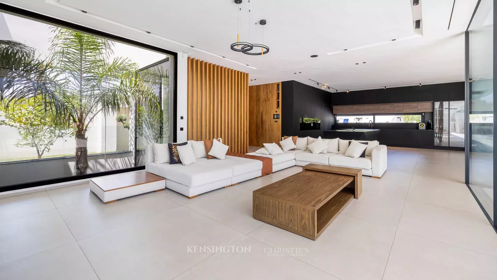 8 Bedroom Villa/Townhouse's Image 50