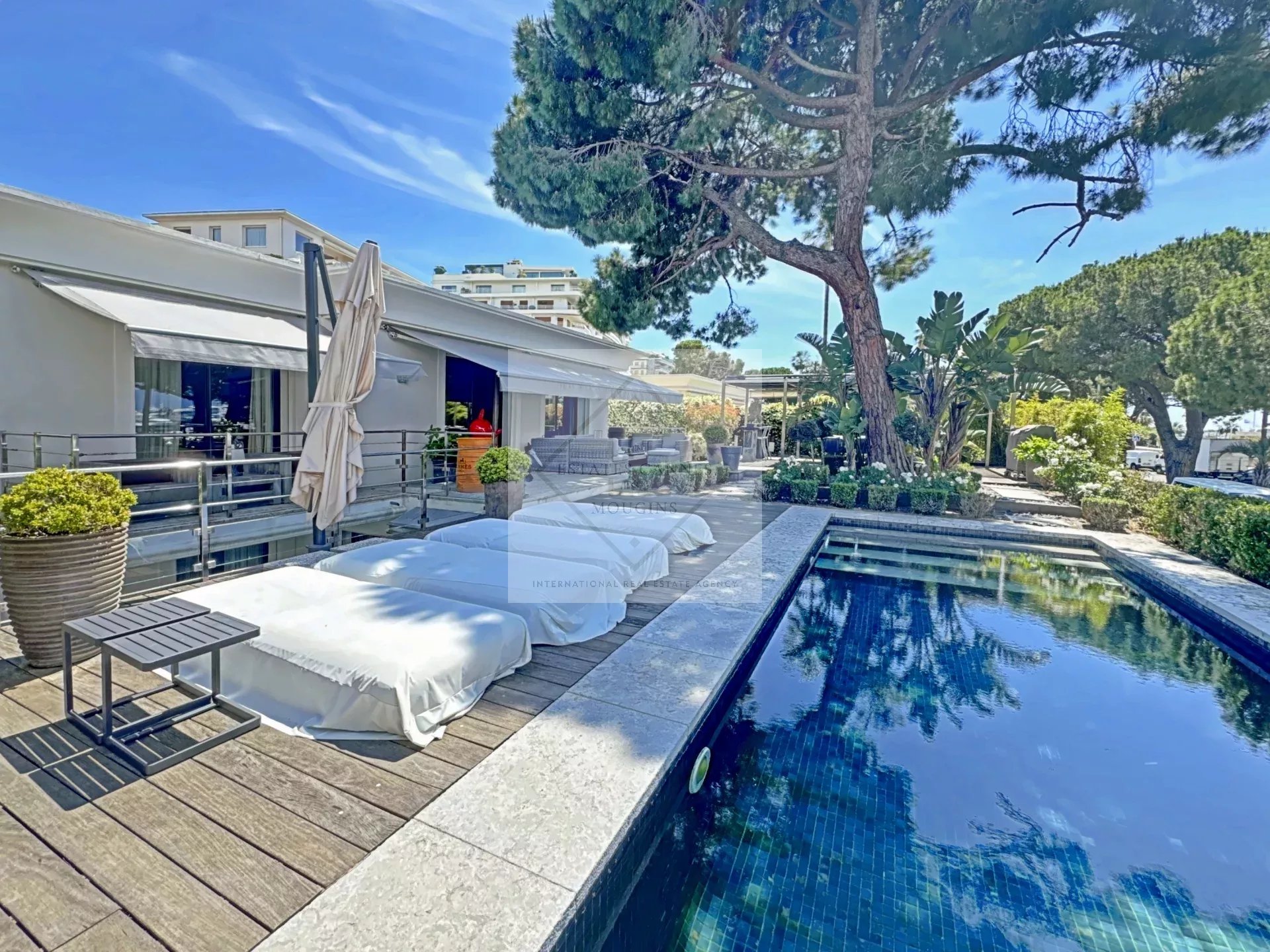 Unique villa avec piscine Bd Croisette Cannes — photo 19