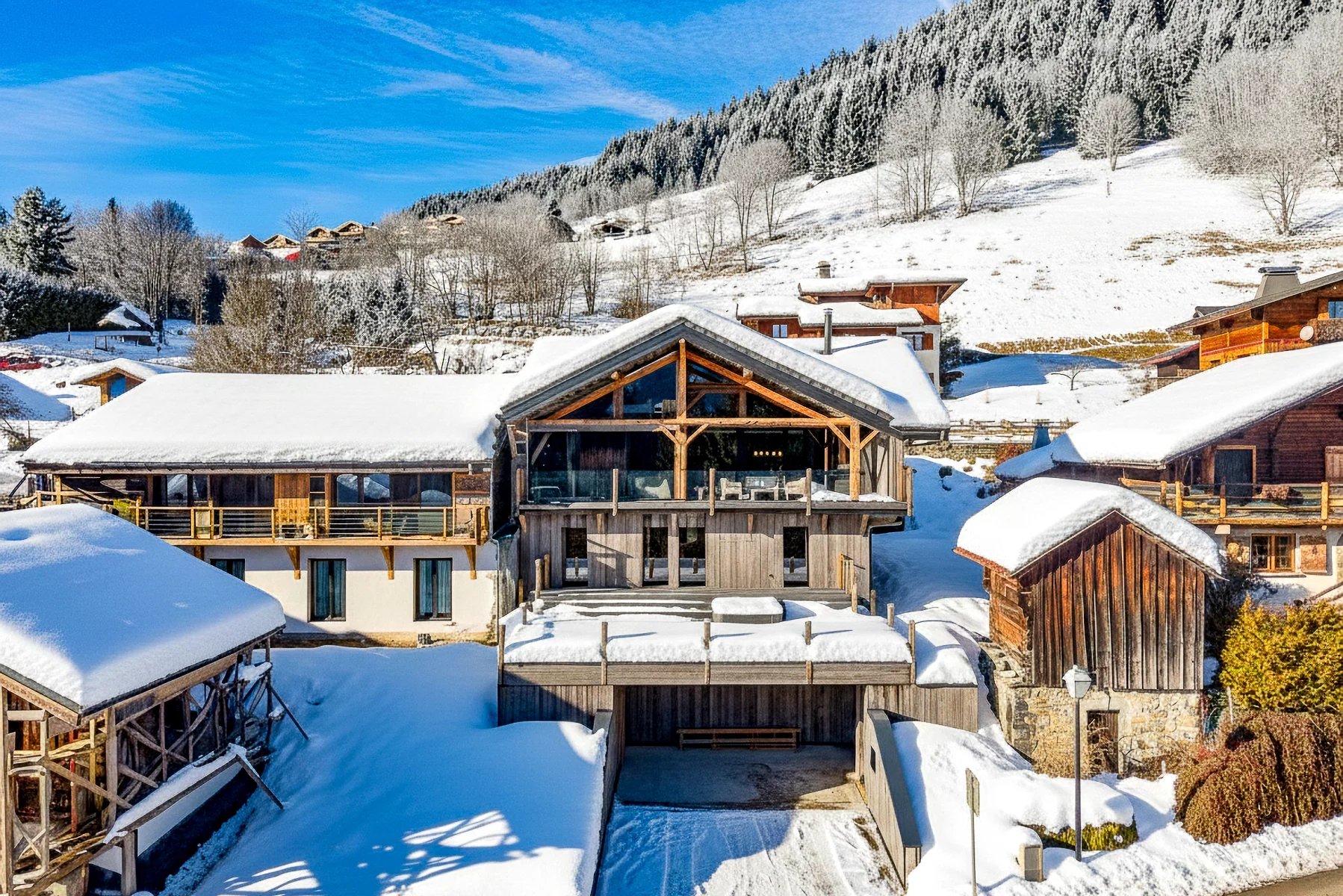 LA CÔTE D’ARBROZ – Contemporary 6-bedroom chalet with panoramic views Accommodation in Chamonix