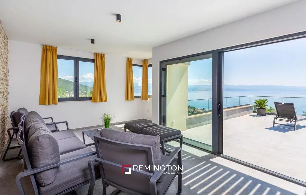 4 Bedroom Villa/Townhouse's Image 4