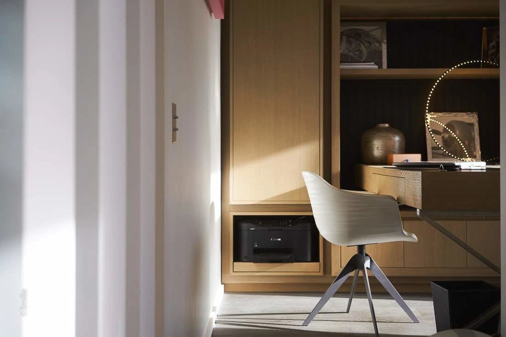 Contemporary 5-bedroom villa with rooftop views