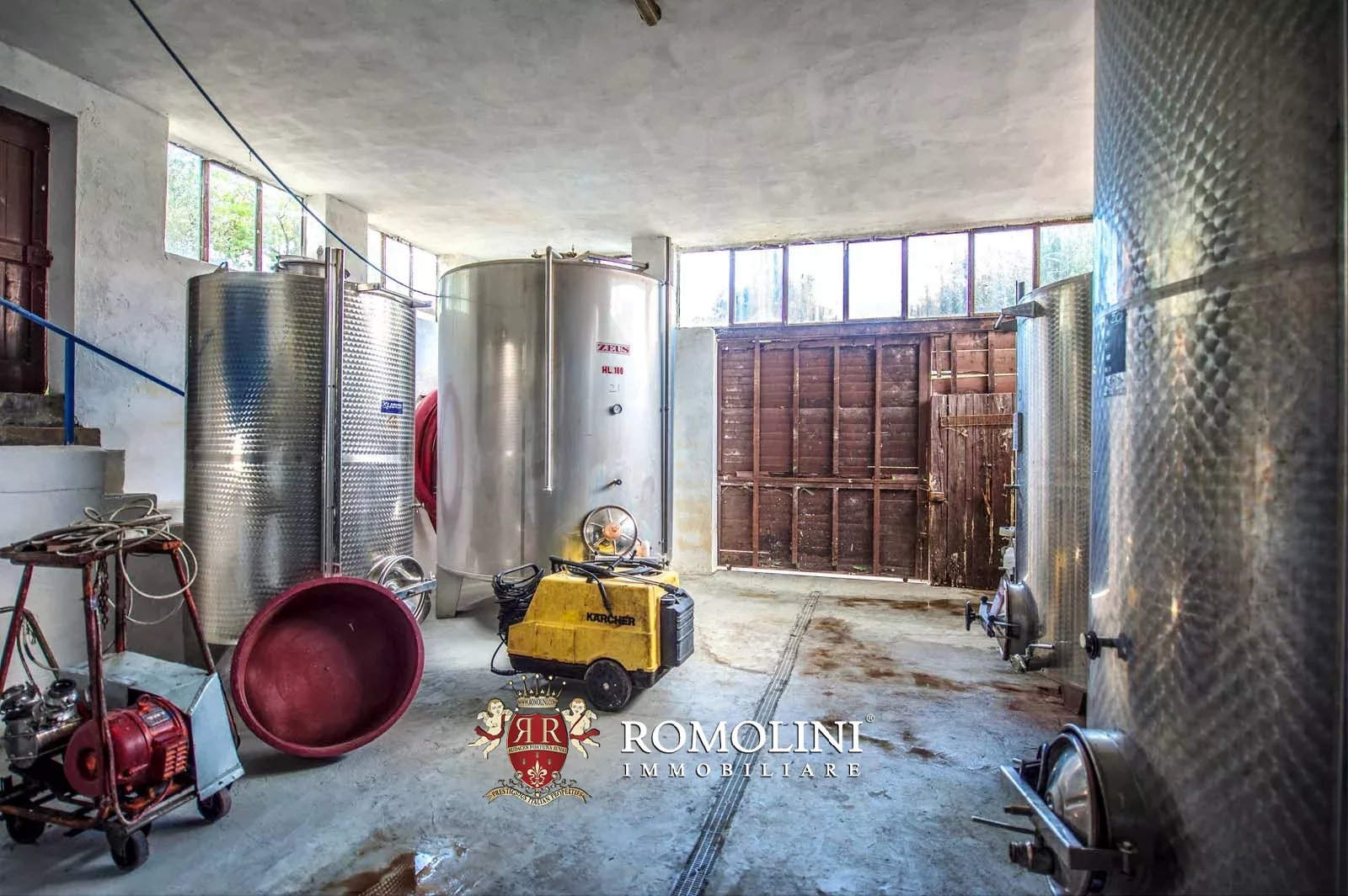 53 Bedroom Vineyard's Image 63