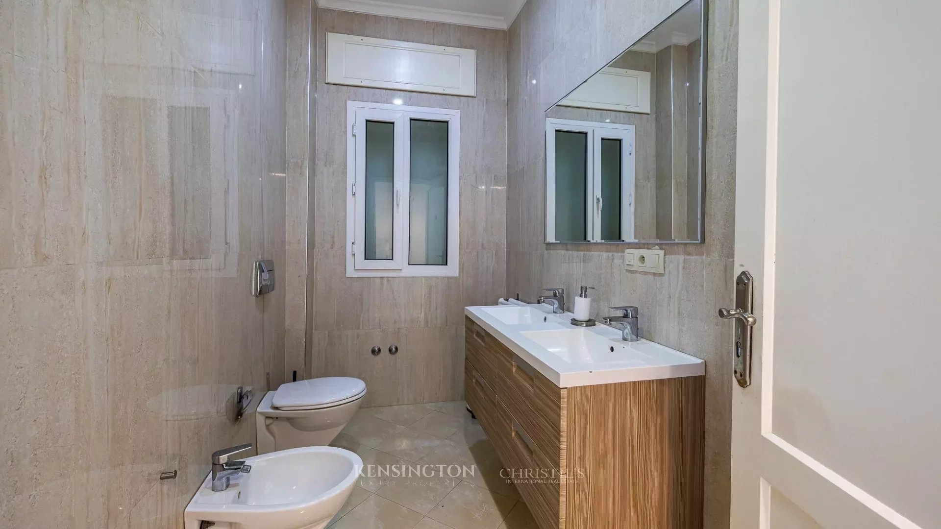 7 Bedroom Villa/Townhouse's Image 43