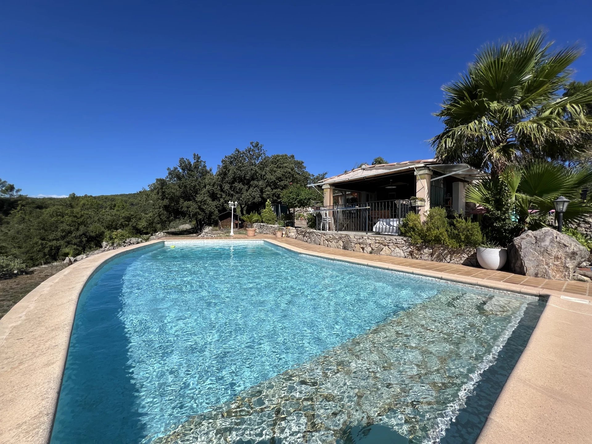 House Callas 6 rooms 224m² 5 bedrooms 8322m² of land swimming pool