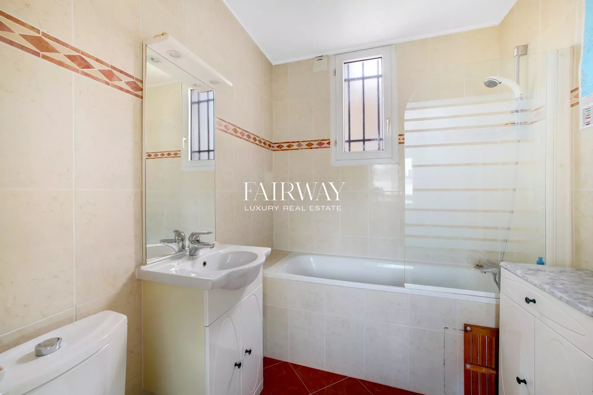 Duplex 240 m² aux derniers étages avec balcon